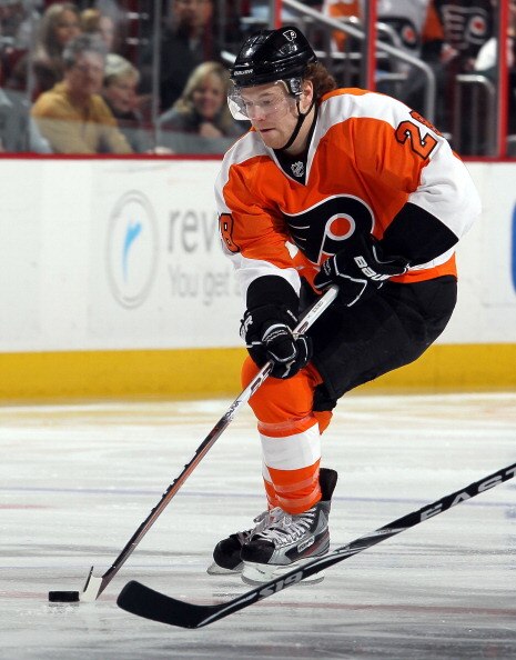 PHILADELPHIA, PA - JANUARY 20: Claude Giroux #28 of the Philadelphia Flyers skates against the Ottawa Senators on January 20, 2011 at Wells Fargo Center in Philadelphia, Pennsylvania.  (Photo by Jim McIsaac/Getty Images)