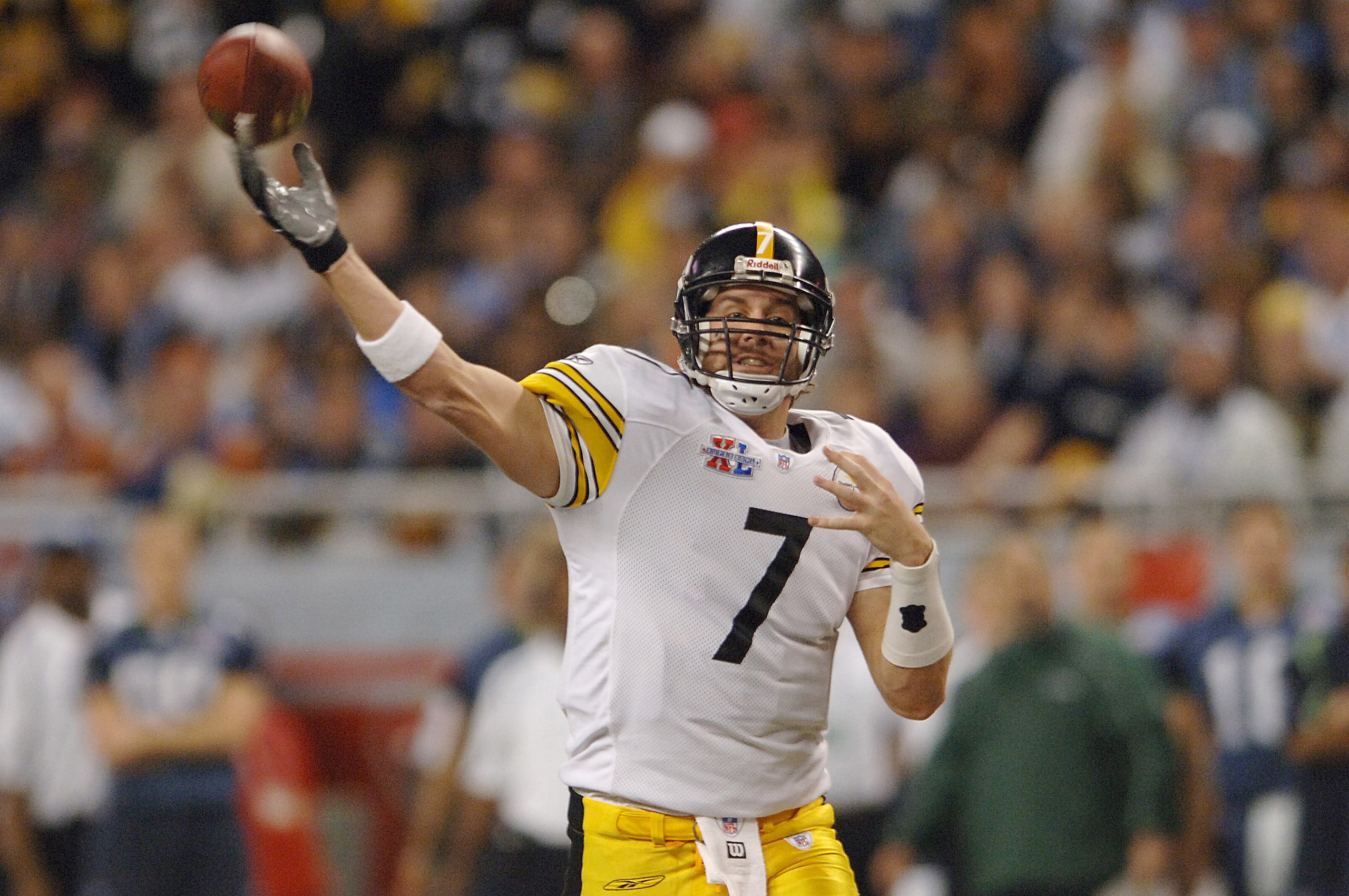 Steelers Ben Roethlisberger during Super Bowl XL between the Pittsburgh Steelers and Seattle Seahawks at Ford Field in Detroit, Michigan on February 5, 2006. (Photo by A. Messerschmidt/Getty Images)