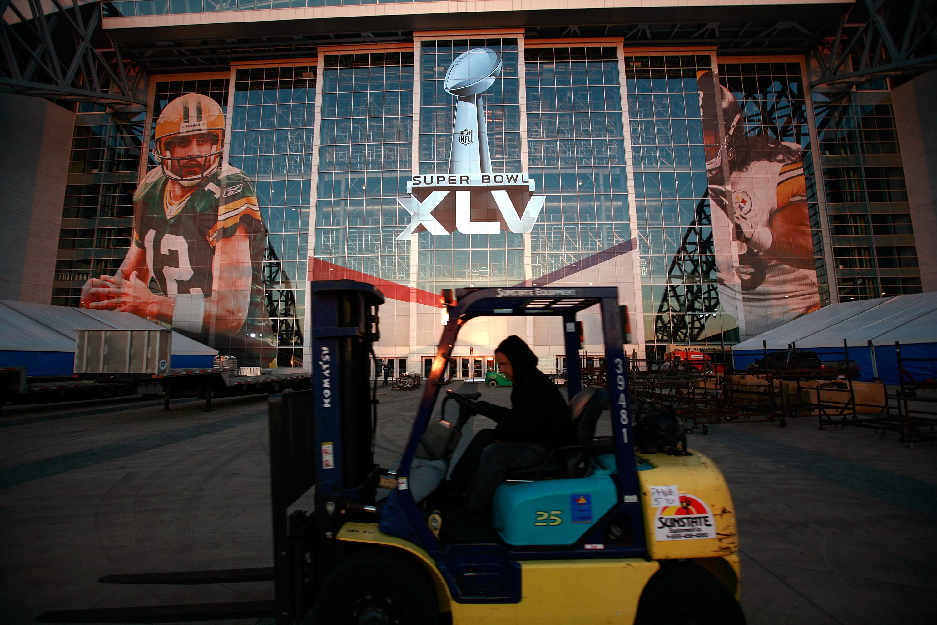 ARLINGTON, TX - JANUARY 30:  The logo for Super Bowl XLV outside of Cowboys Stadium on January 30, 2011 in Arlington, Texas. Cowboys Stadium will host Super Bowl XLV on February 6, 2011 between the Pittsburgh Steelers and the Green Bay Packers in Arlingto
