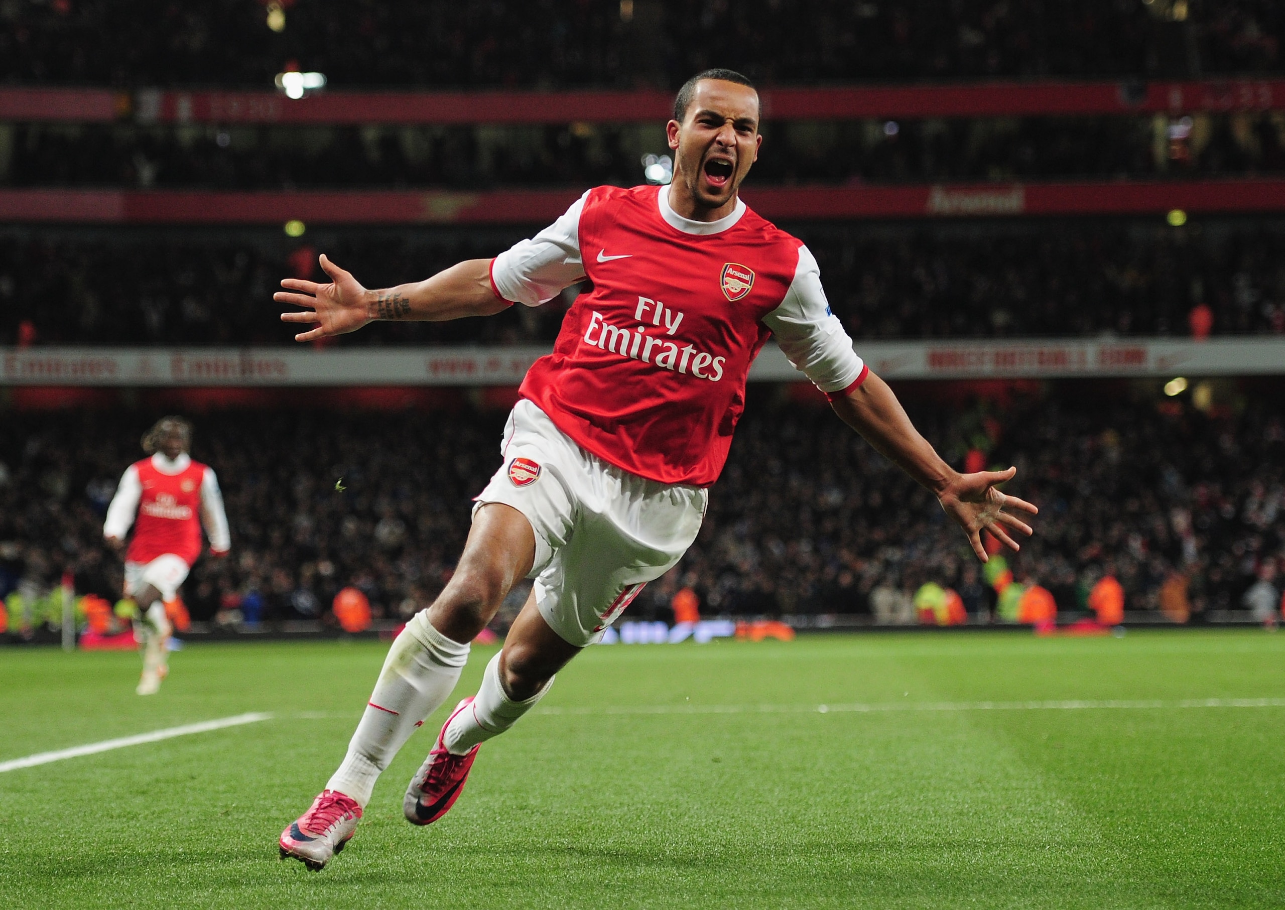 LONDON, ENGLAND - DECEMBER 27:  Theo Walcott of Arsenal celebrates Arsenal's third goal during the Barclays Premier League match between Arsenal and Chelsea at the Emirates Stadium on December 27, 2010 in London, England.  (Photo by Shaun Botterill/Getty 