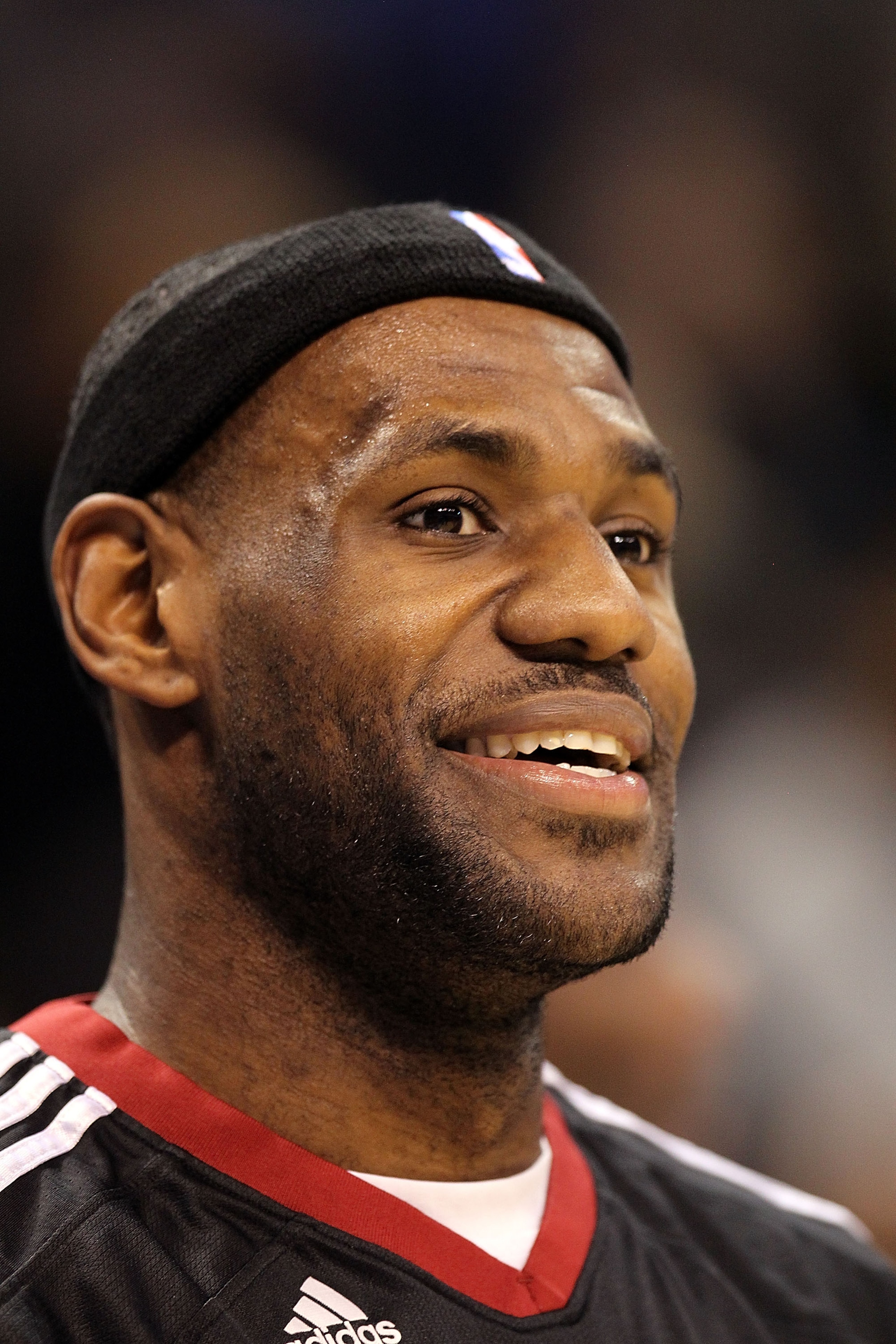 OKLAHOMA CITY, OK - JANUARY 30: Forward LeBron James #6 of the Miami Heat during play against the Oklahoma City Thunder at Ford Center on January 30, 2011 in Oklahoma City, Oklahoma. NOTE TO USER: User expressly acknowledges and agrees that, by download OKLAHOMA CITY, OK - JANUARY 30: Forward LeBron James #6 of the Miami Heat during play against the Oklahoma City Thunder at Ford Center on January 30, 2011 in Oklahoma City, Oklahoma. NOTE TO USER: User expressly acknowledges and agrees that, by download