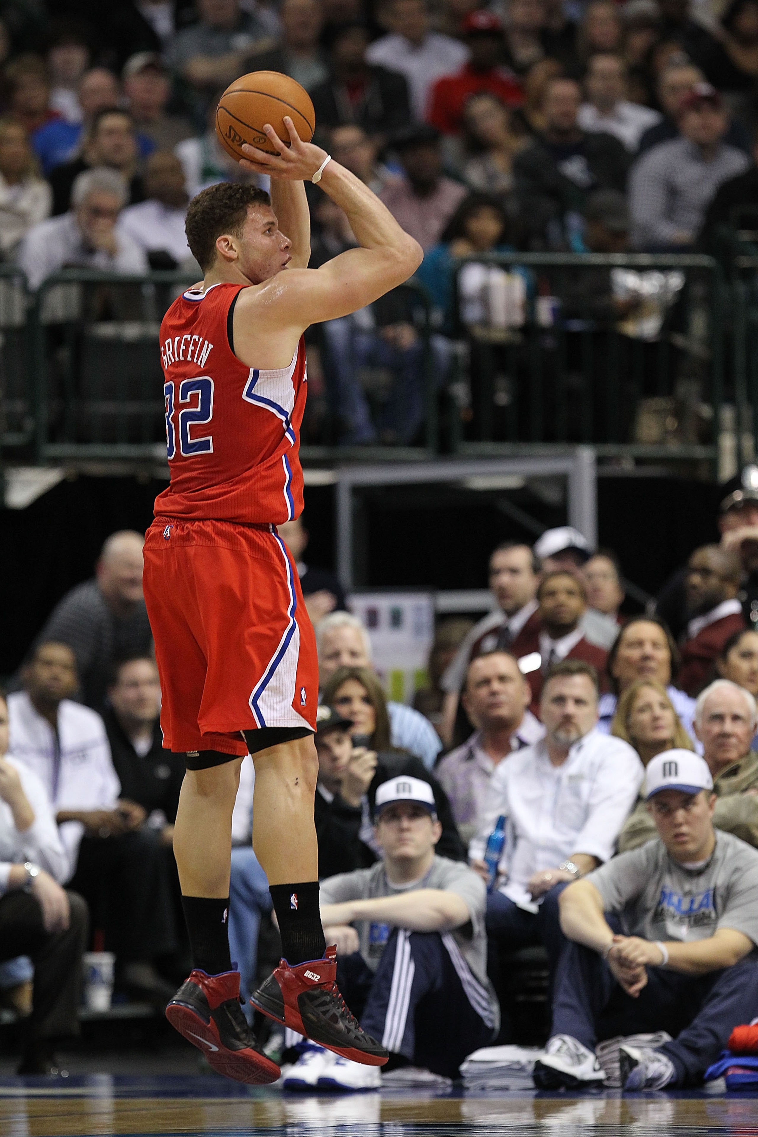 DALLAS, TX - JANUARY 25: Forward Blake Griffin #32 of the Los Angeles Clippers during play against the Dallas Mavericks at American Airlines Center on January 25, 2011 in Dallas, Texas. NOTE TO USER: User expressly acknowledges and agrees that, by downl DALLAS, TX - JANUARY 25: Forward Blake Griffin #32 of the Los Angeles Clippers during play against the Dallas Mavericks at American Airlines Center on January 25, 2011 in Dallas, Texas. NOTE TO USER: User expressly acknowledges and agrees that, by downl