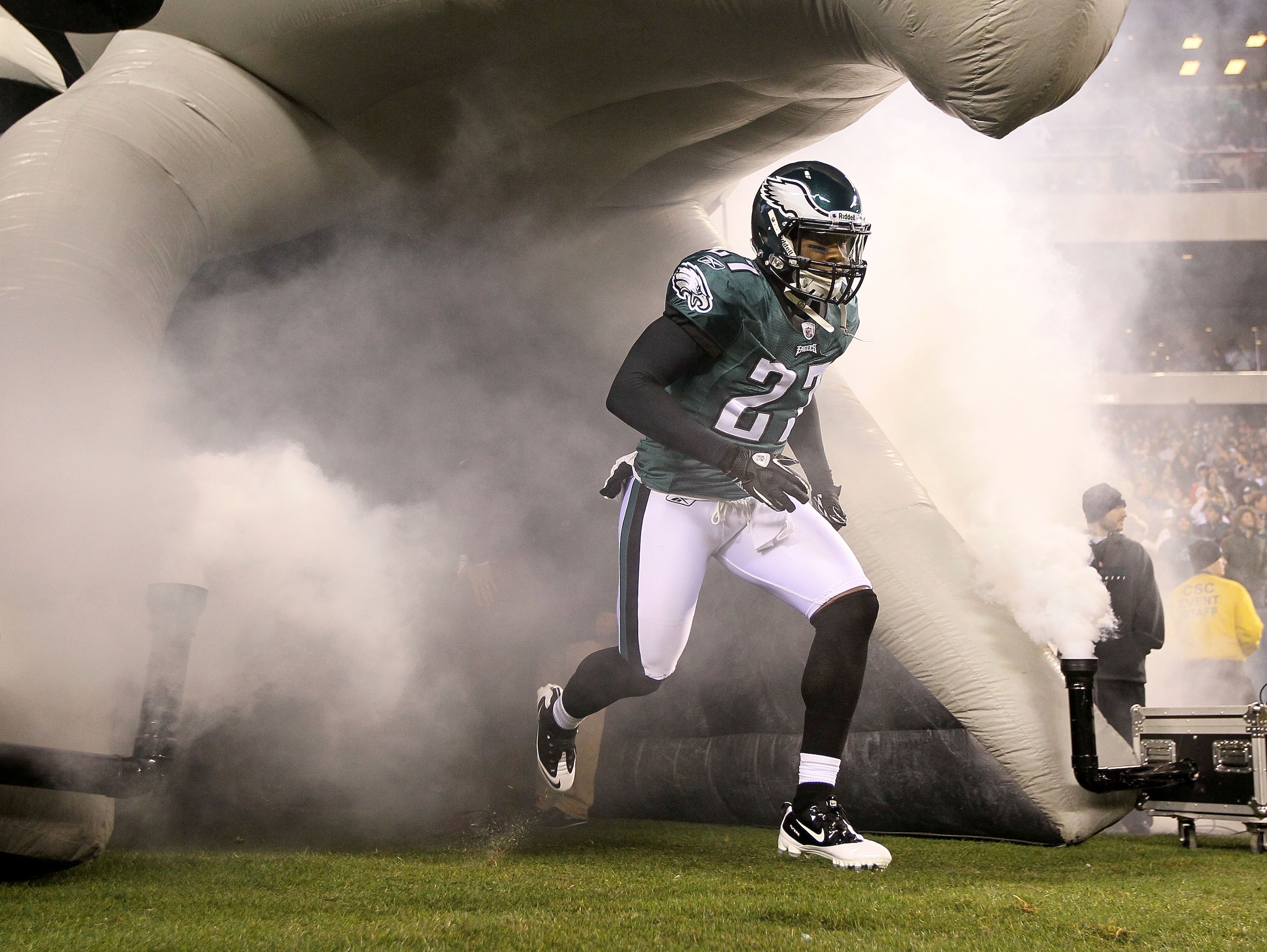 PHILADELPHIA, PA - DECEMBER 02: Quintin Mikell #27 of the Philadelphia Eagles takes the field during player introductions against the Houston Texans at Lincoln Financial Field on December 2, 2010 in Philadelphia, Pennsylvania. (Photo by Jim McIsaac/Gett PHILADELPHIA, PA - DECEMBER 02: Quintin Mikell #27 of the Philadelphia Eagles takes the field during player introductions against the Houston Texans at Lincoln Financial Field on December 2, 2010 in Philadelphia, Pennsylvania. (Photo by Jim McIsaac/Gett