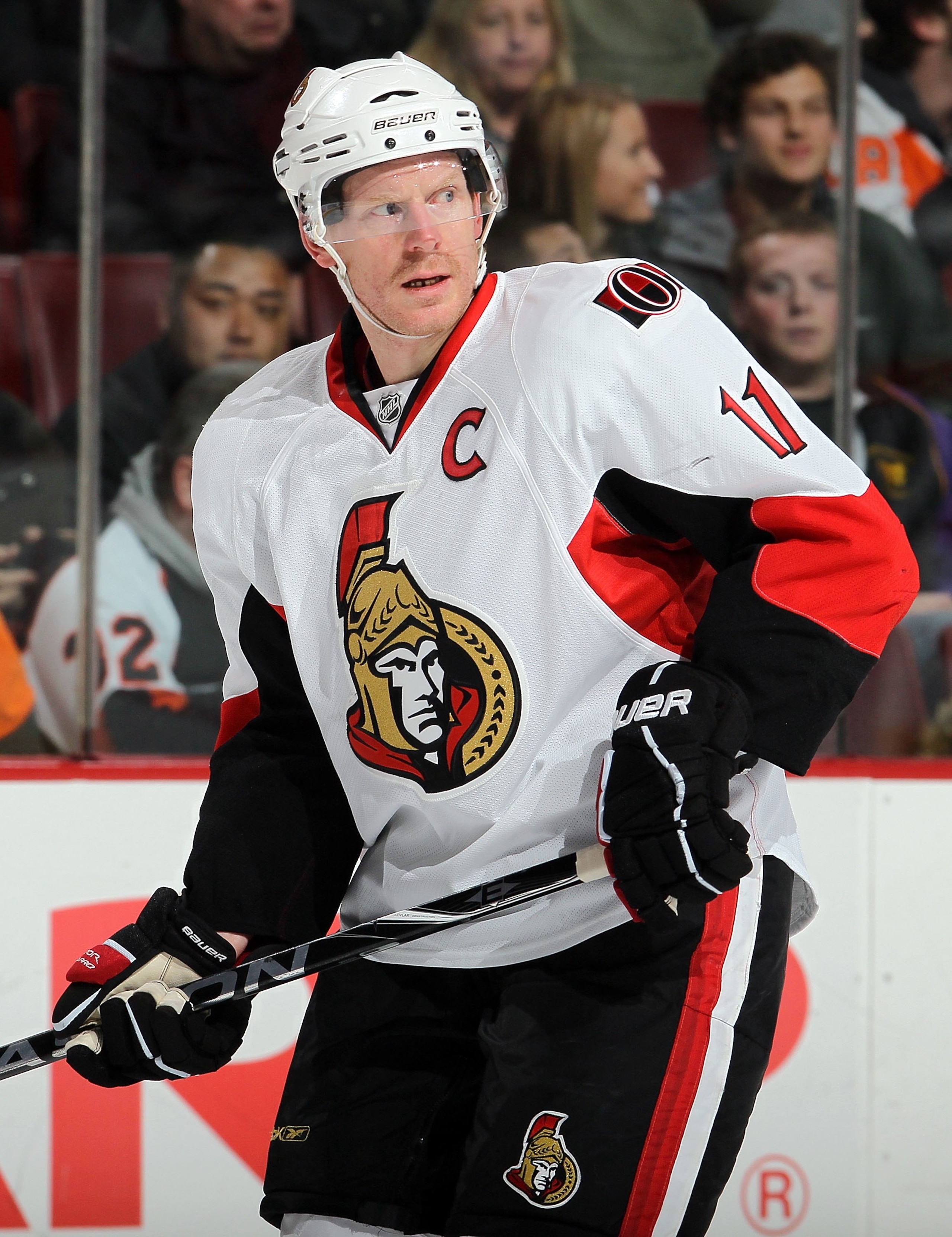 PHILADELPHIA, PA - JANUARY 20:  Daniel Alfredsson #11 of the Ottawa Senators skates against the Philadelphia Flyers on January 20, 2011 at Wells Fargo Center in Philadelphia, Pennsylvania.  (Photo by Jim McIsaac/Getty Images)