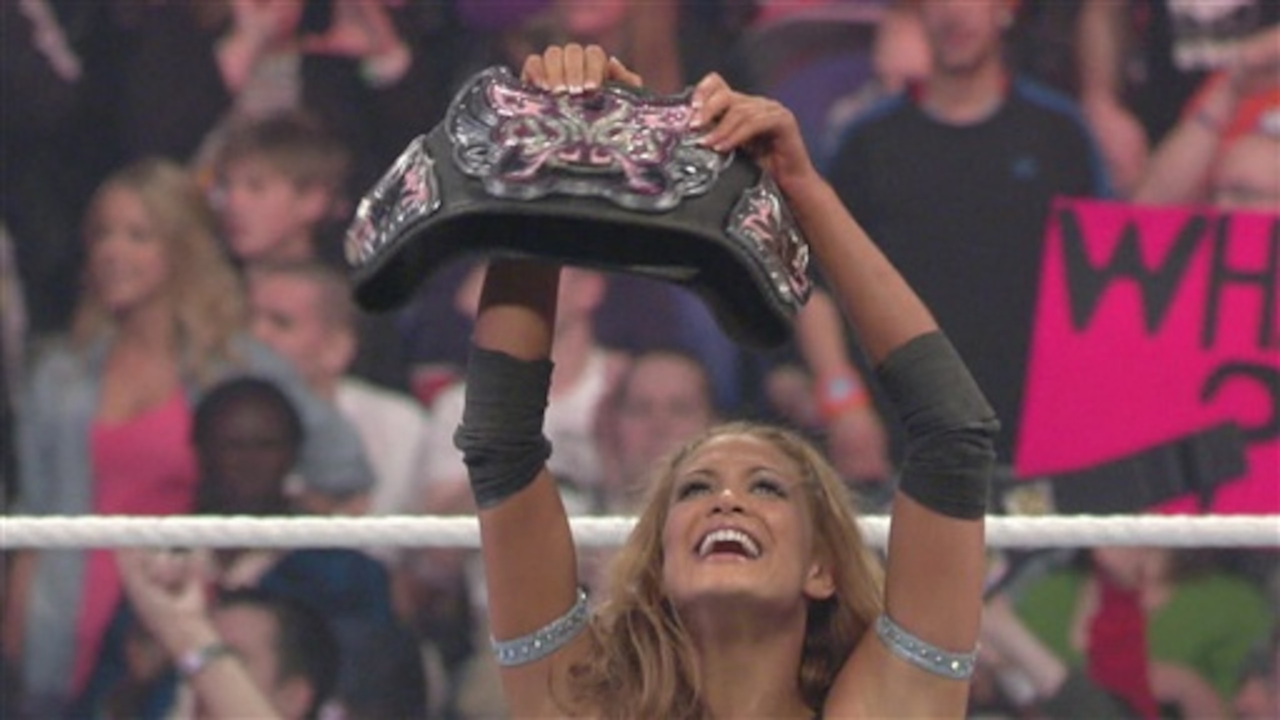 Eve is now a two-time Divas Champion