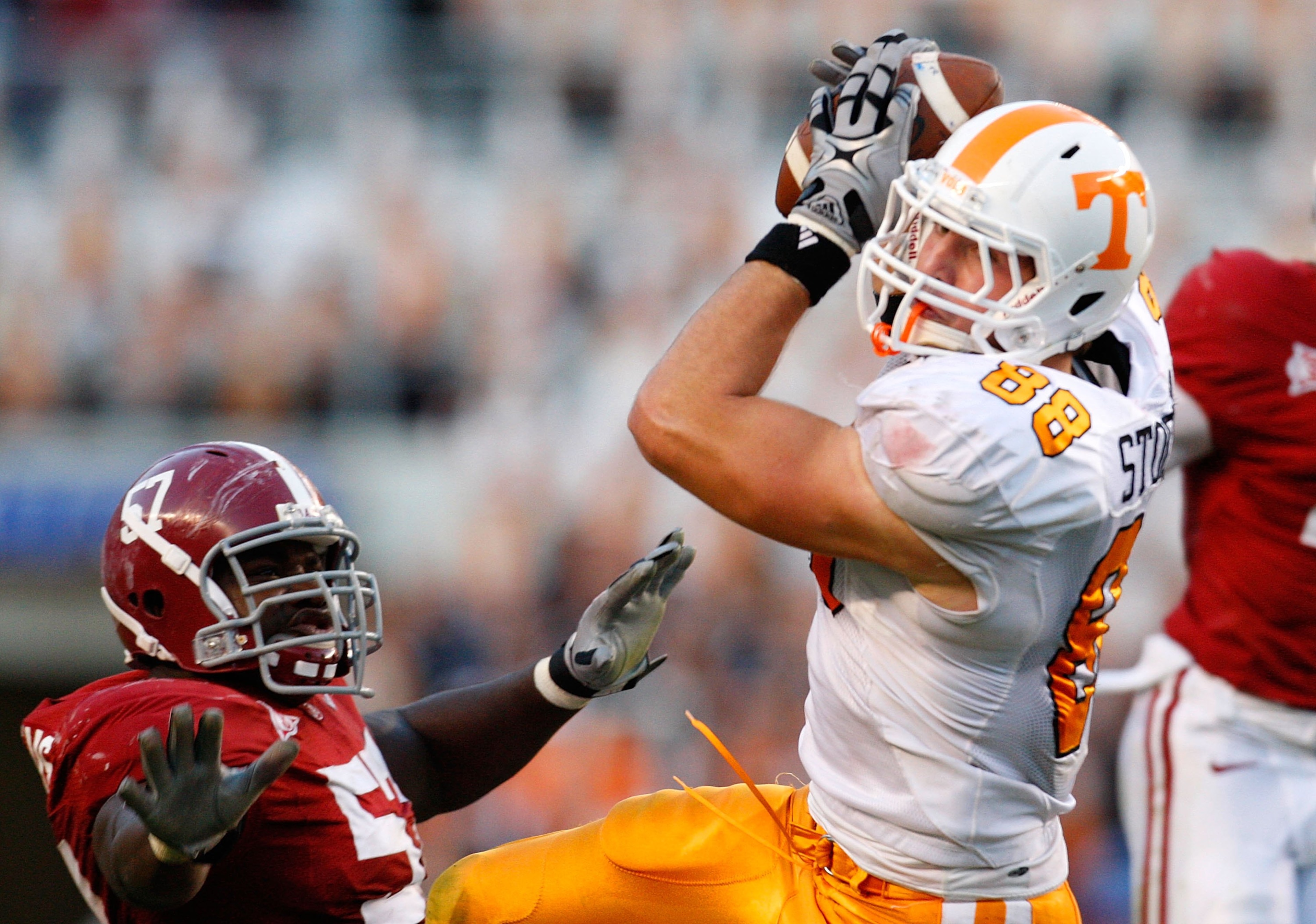 TUSCALOOSA, AL - OCTOBER 24:  Luke Stocker #88 of the Tennessee Volunteers against Marcell Dareus #57 of the Alabama Crimson Tide at Bryant-Denny Stadium on October 24, 2009 in Tuscaloosa, Alabama.  (Photo by Kevin C. Cox/Getty Images)