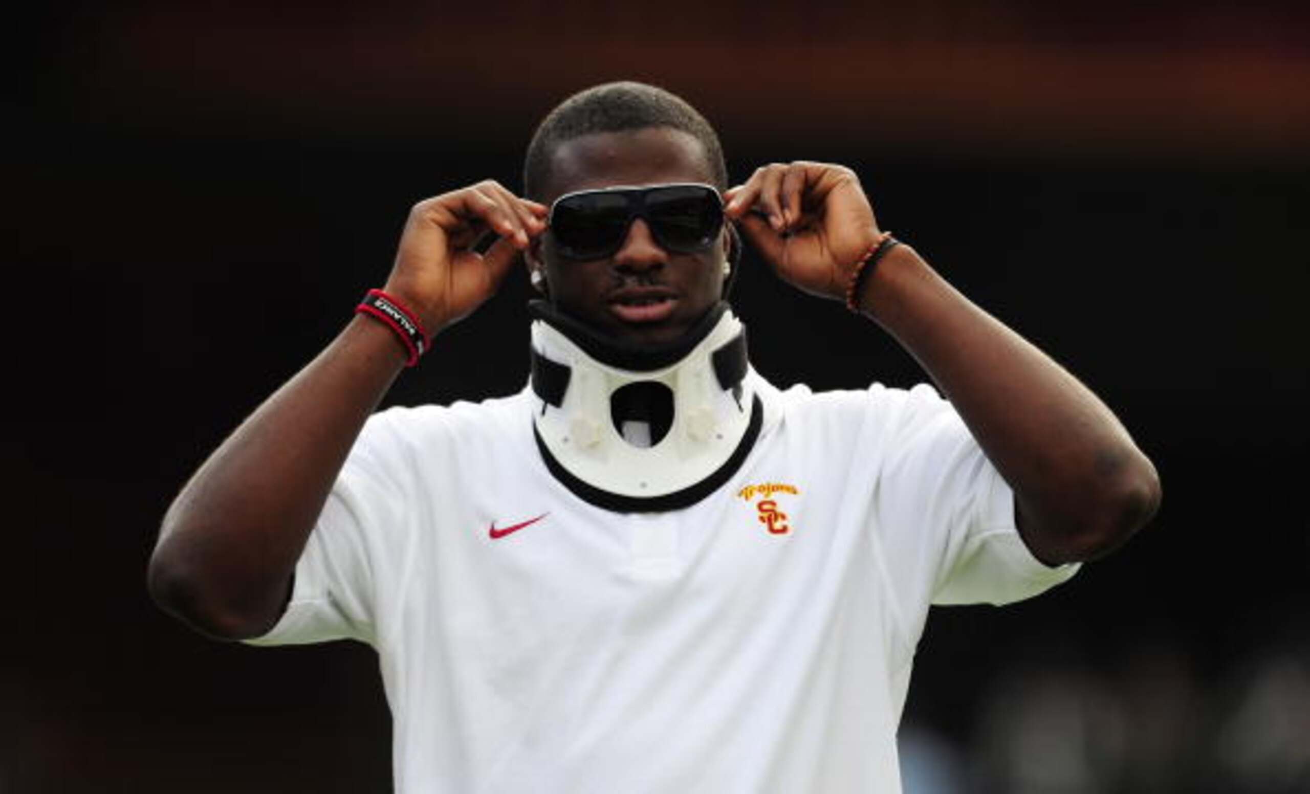 LOS ANGELES, CA - OCTOBER 04:  Shareece Wright #24 of the USC Trojans adjust his sunglasses while wearing a neck brace before the game against the Oregon Ducks on October 4, 2008 at the Los Angeles Memorial Coliseum in Los Angeles, California.  (Photo by