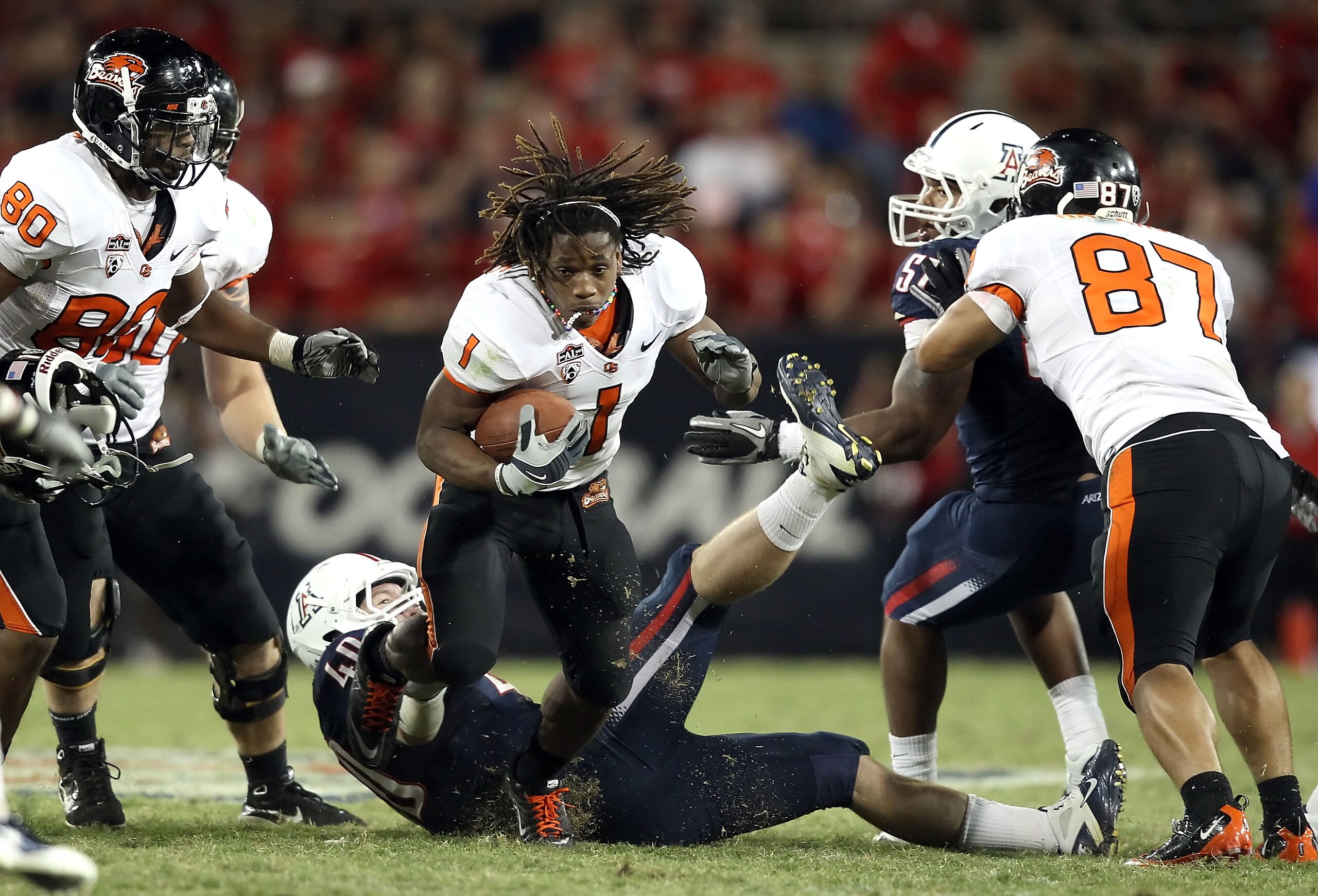 TUCSON, AZ - OCTOBER 09:  Runningback Jacquizz Rodgers #1 of the Oregon State Beavers rushes the football for 6 yards during the fourth quarter of the college football game against the Arizona Wildcats at Arizona Stadium on October 9, 2010 in Tucson, Ariz
