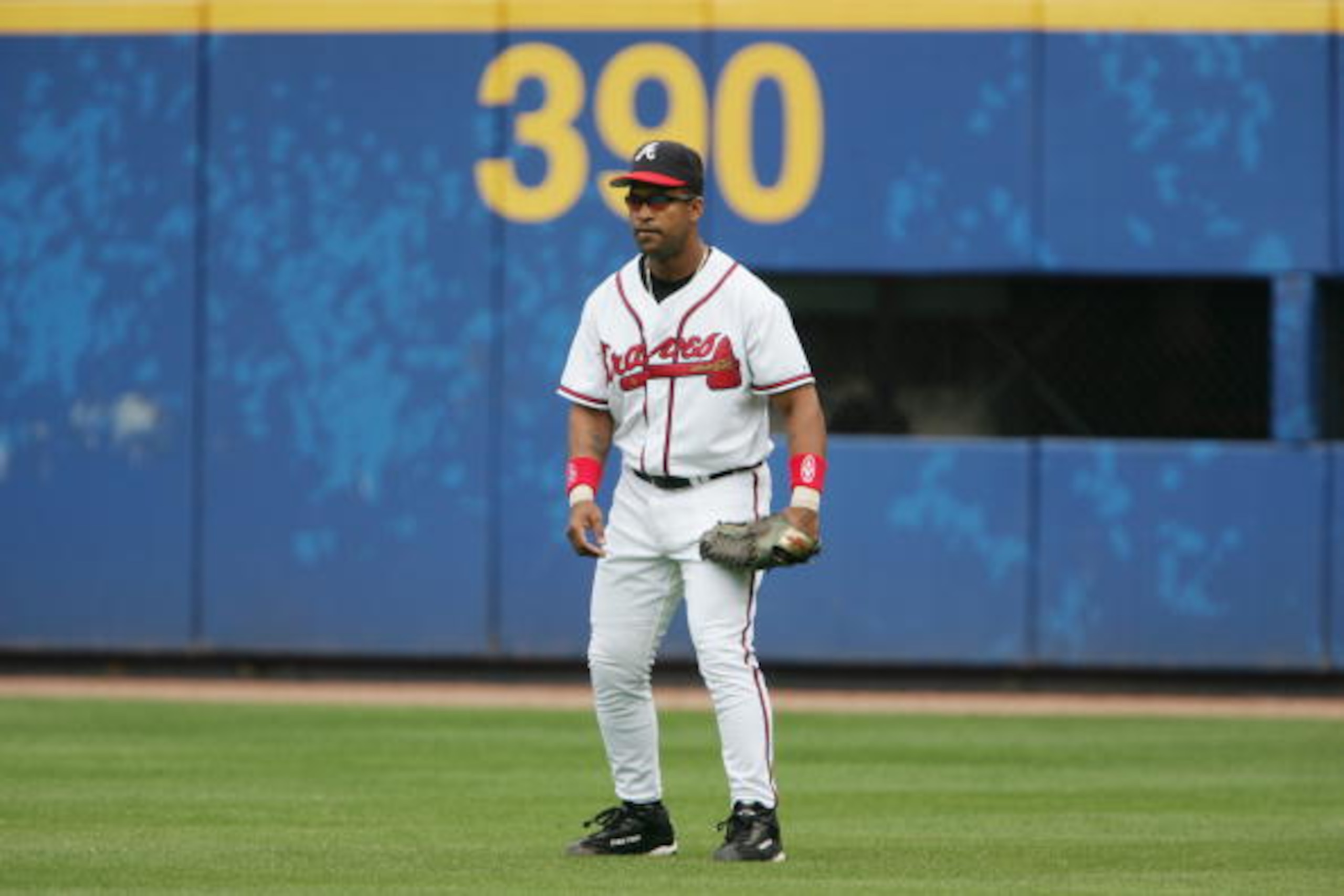 ATLANTA - APRIL 13:  Outfielder Raul Mondesi #43 of the Atlanta Braves plays defense against the Washington Nationals at Turner Field on April 13, 2005 in Atlanta, Georgia.  The  Nationals defeated the Braves 11-4.  (Photo by Doug Pensinger /Getty Images)