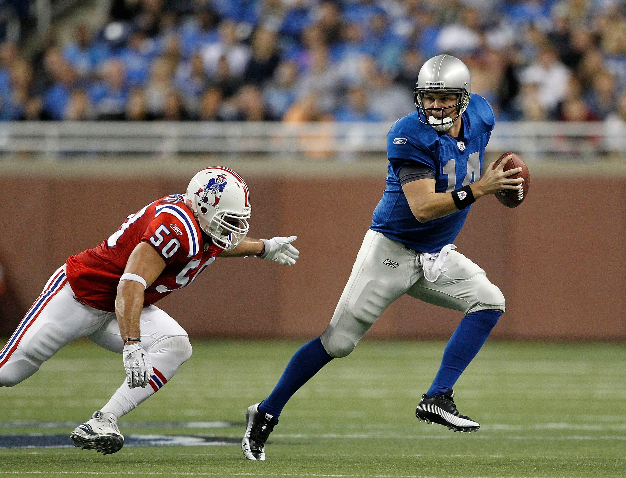 DETROIT - NOVEMBER 25:  Shaun Hill #14 of the Detroit Lions runs for a first down as Rob Ninkovich #50 of the New England Patriots gives chase during the game at Ford Field on November 25, 2010 in Detroit, Michigan.  (Photo by Leon Halip/Getty Images)