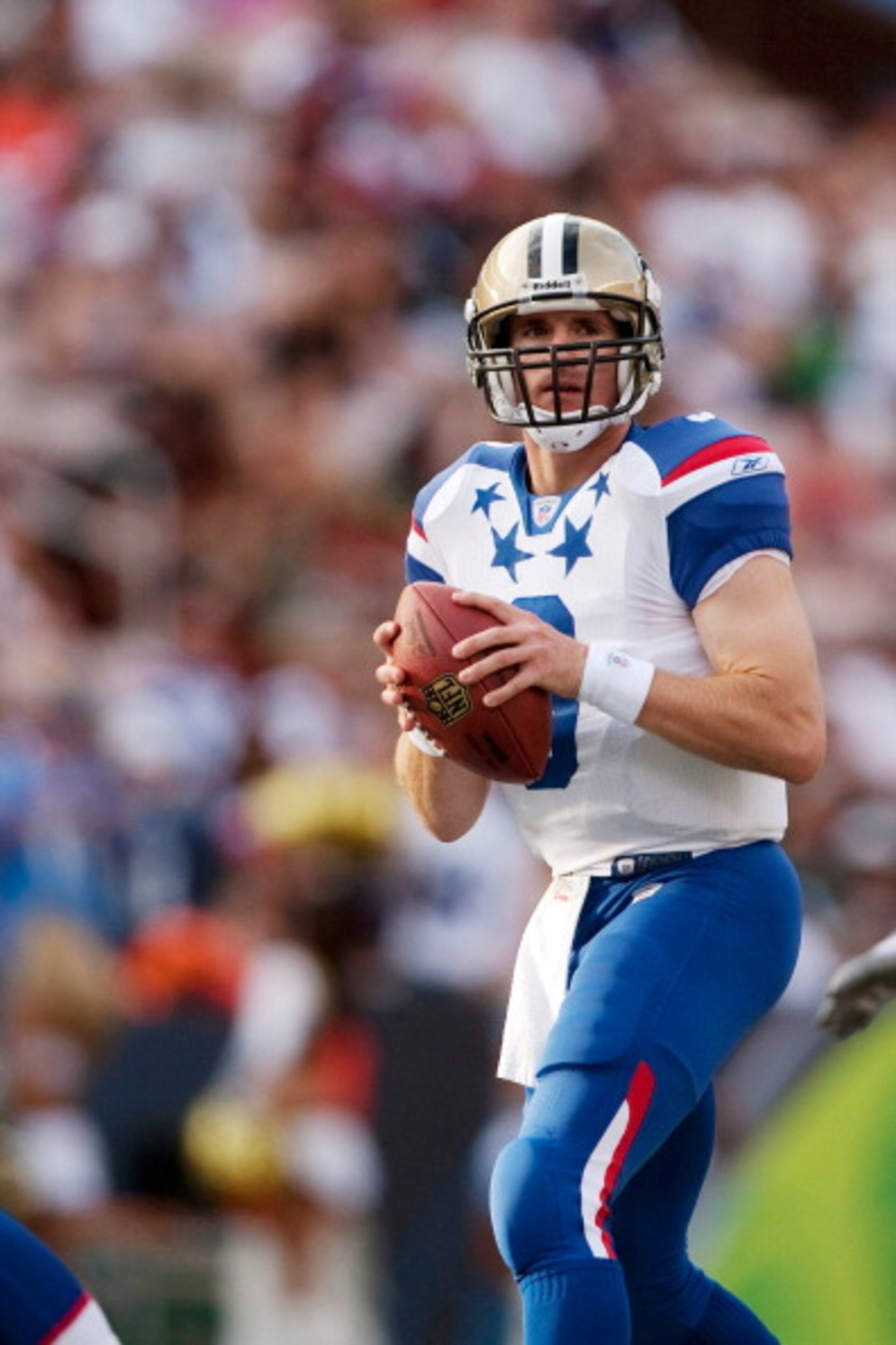 HONOLULU - JANUARY 30: Drew Brees #9 of the New Orleans Saints passes against the American Football Conference team during the 2011 NFL Pro Bowl at Aloha Stadium on January 30, 2011 in Honolulu, Hawaii.  (Photo by Kent Nishimura/Getty Images)