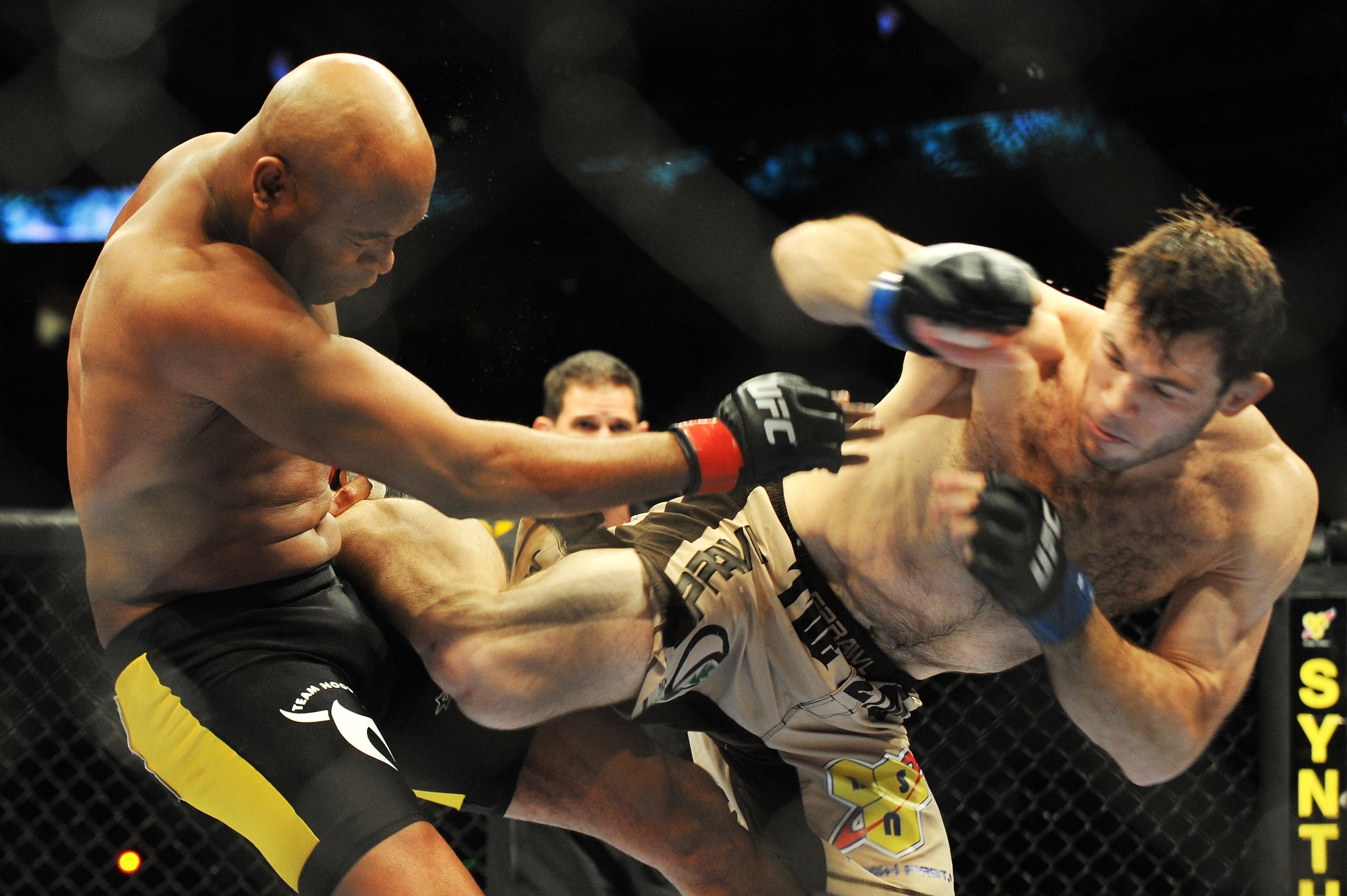 PHILADELPHIA - AUGUST 08: (L-R) Anderson Silva battles Forrest Griffin during their light heavyweight bout at UFC 101: Declaration at the Wachovia Center on August 8, 2009 in Philadelphia, Pennsylvania. (Photo by Jon Kopaloff/Getty Images) PHILADELPHIA - AUGUST 08: (L-R) Anderson Silva battles Forrest Griffin during their light heavyweight bout at UFC 101: Declaration at the Wachovia Center on August 8, 2009 in Philadelphia, Pennsylvania. (Photo by Jon Kopaloff/Getty Images)