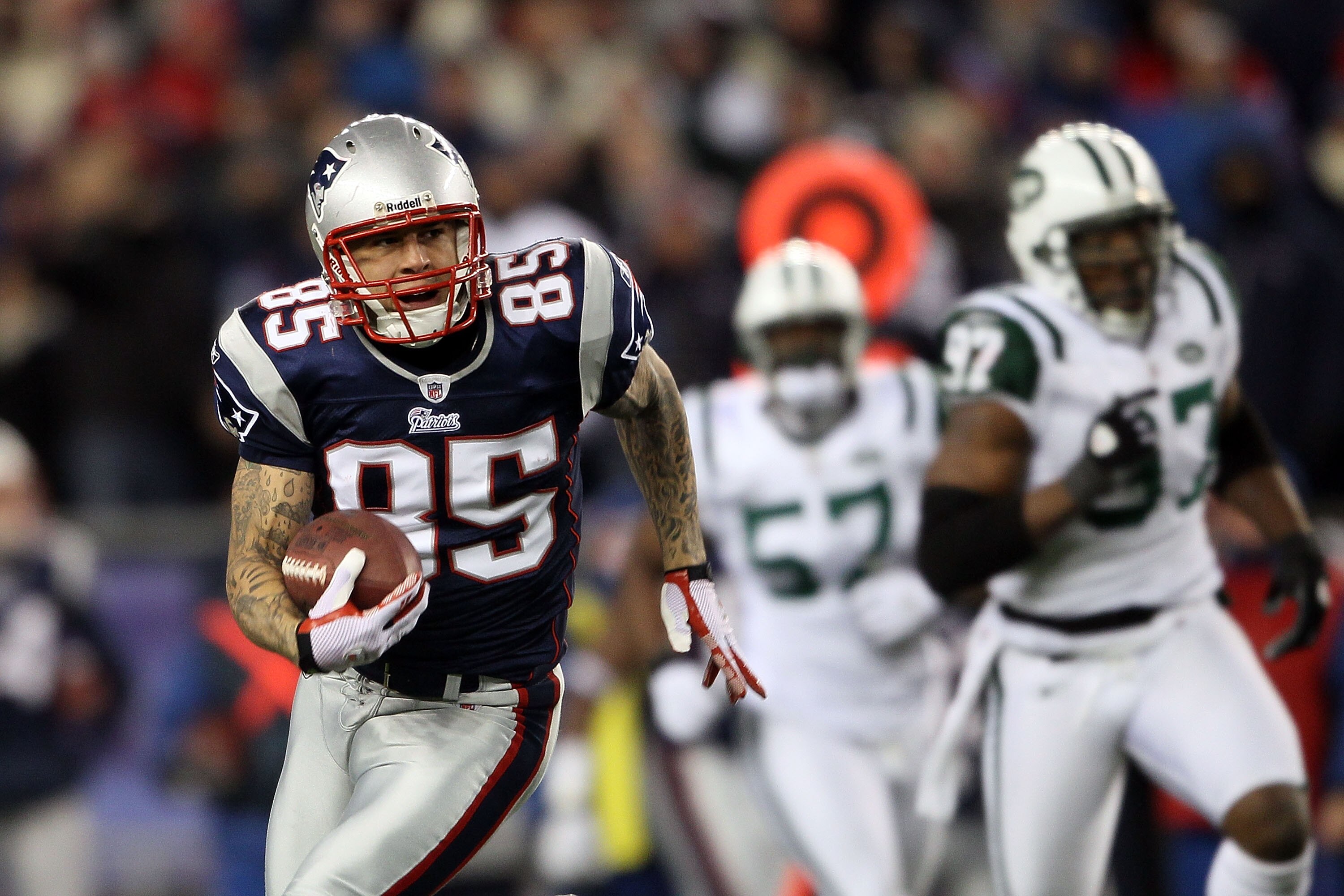FOXBORO, MA - DECEMBER 06:  Tight end Aaron Hernandez #85 of the New England Patriots runs for yards after the catch against the New York Jets at Gillette Stadium on December 6, 2010 in Foxboro, Massachusetts. The Patriots won 45-3.  (Photo by Elsa/Getty