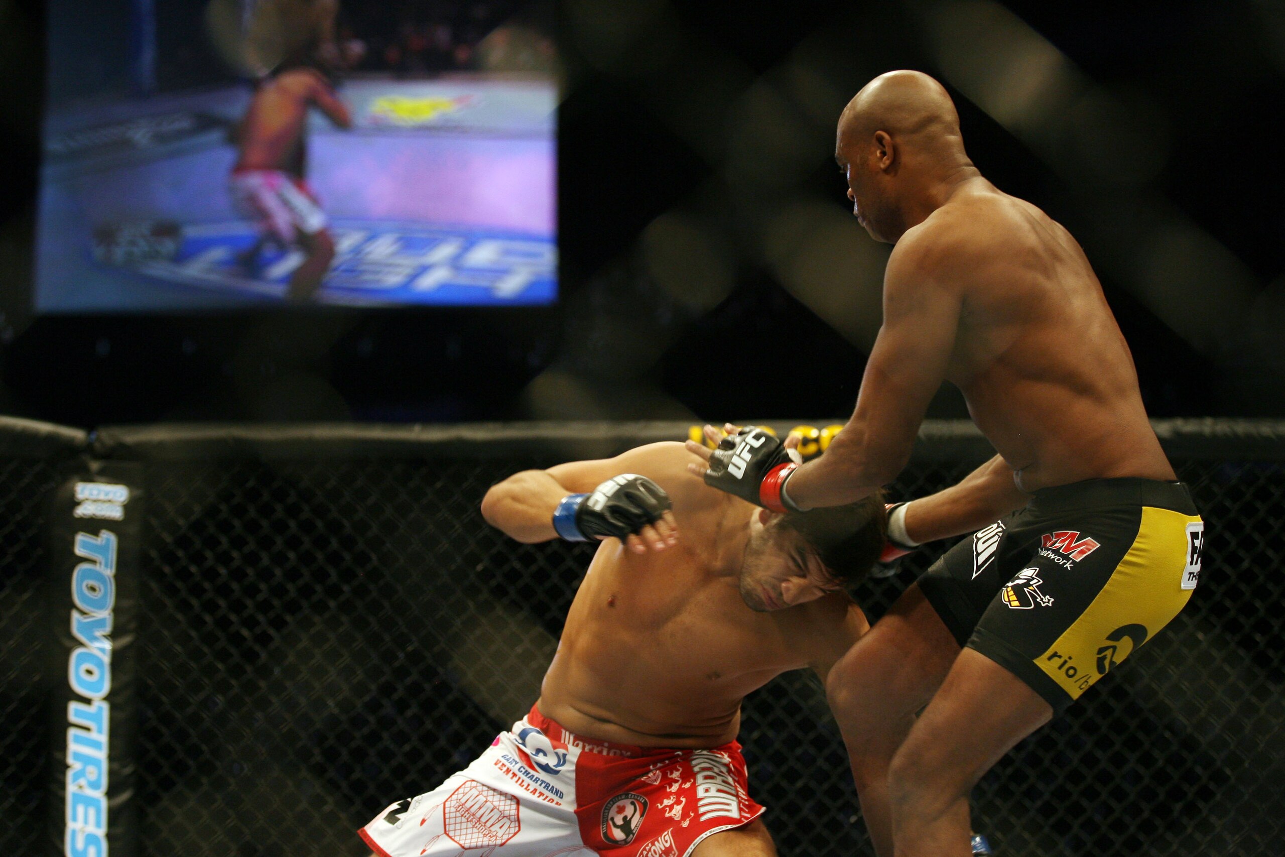 CHICAGO- OCTOBER 25: Anderson Silva (R) fights Patrick Cote in the Middleweight Title Bout at UFC's Ultimate Fight Night at Allstate Arena on October 25, 2008 in Chicago, Illinois. (Photo by Tasos Katopodis/Getty Images) CHICAGO- OCTOBER 25: Anderson Silva (R) fights Patrick Cote in the Middleweight Title Bout at UFC's Ultimate Fight Night at Allstate Arena on October 25, 2008 in Chicago, Illinois. (Photo by Tasos Katopodis/Getty Images)
