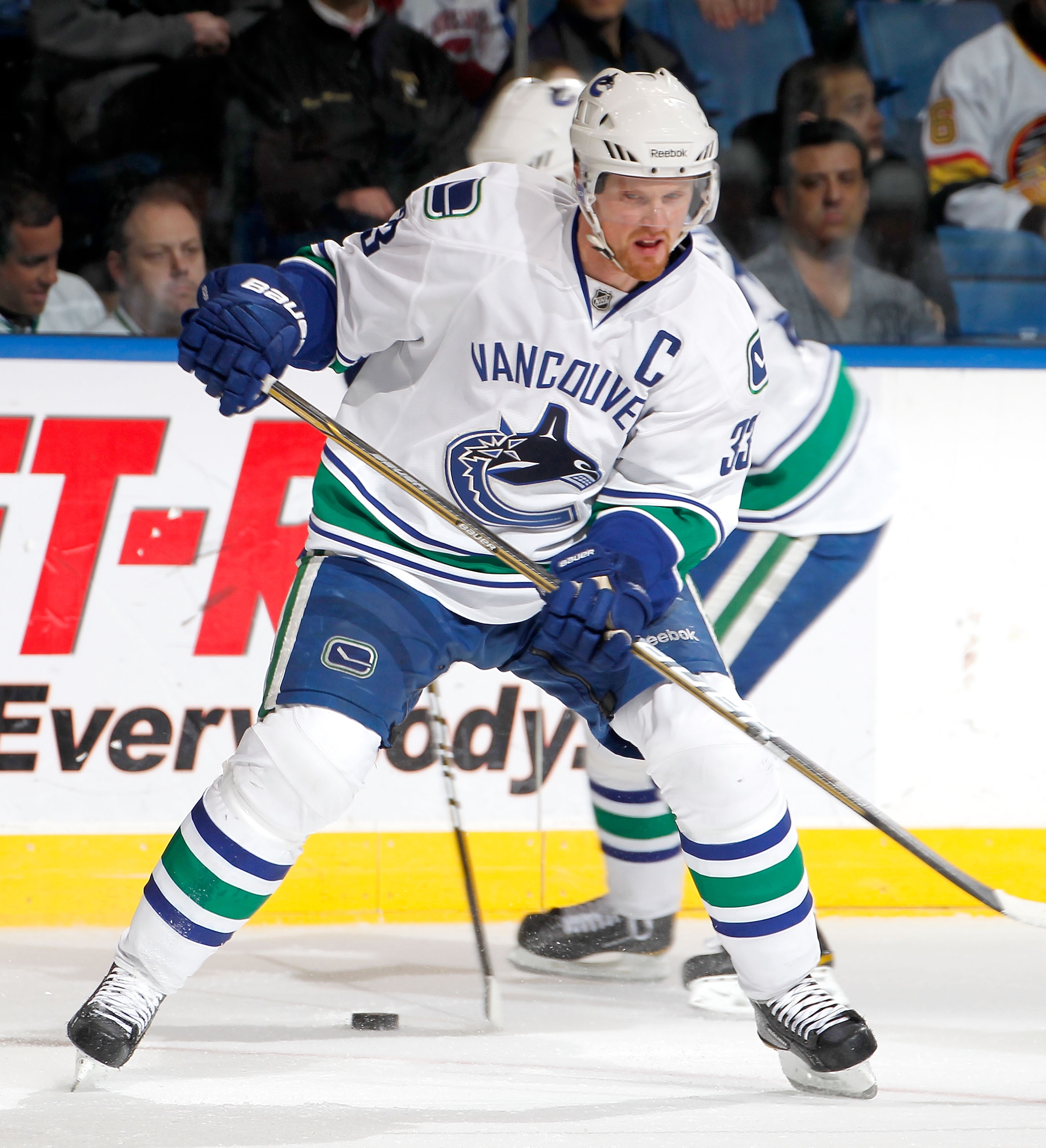 UNIONDALE, NY - JANUARY 11:  Henrik Sedin #33 of the Vancouver Canucks  skates during an NHL game against the New York Islanders at Nassau Coliseum on January 11, 2011 in Uniondale, New York.  (Photo by Paul Bereswill/Getty Images)