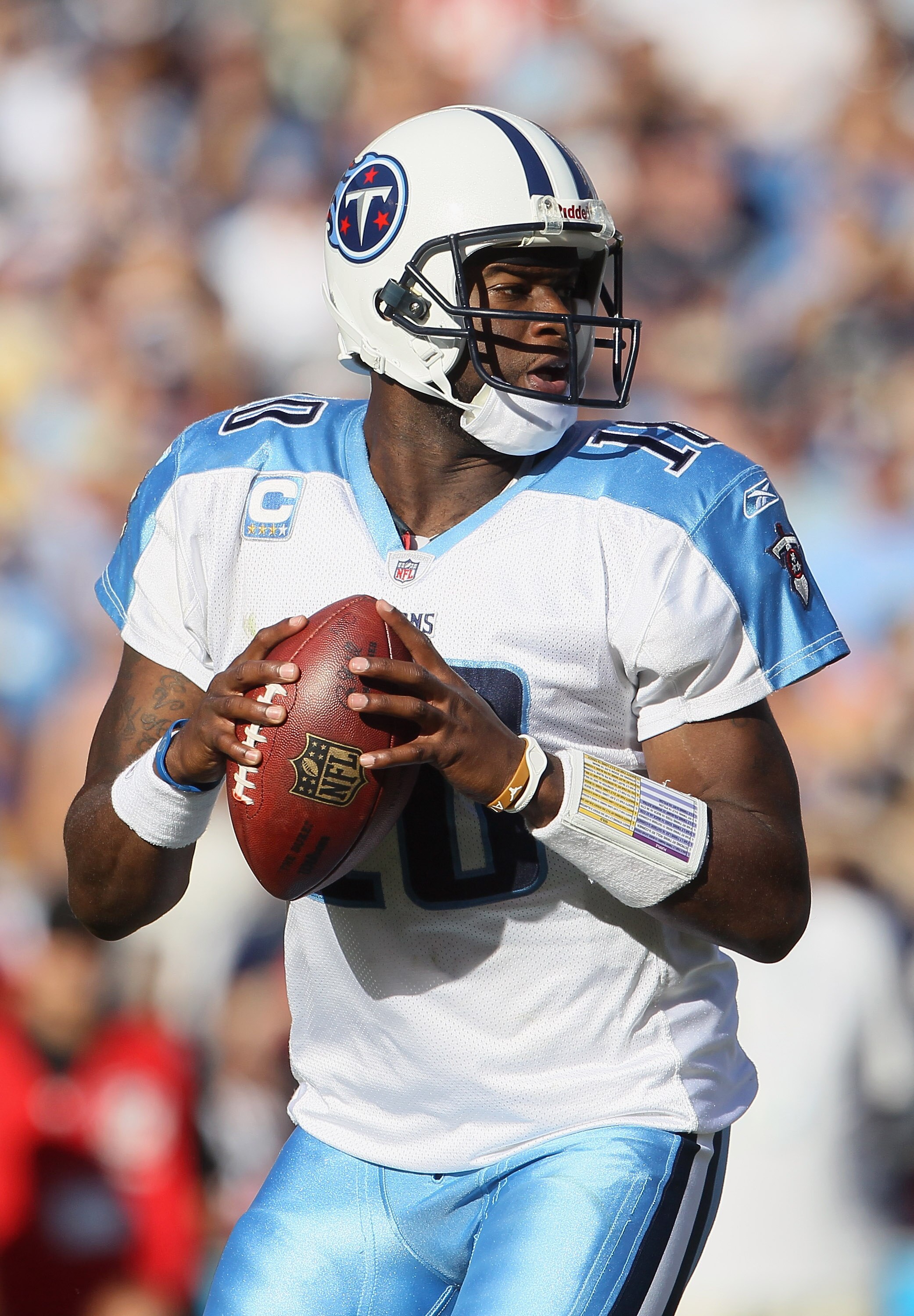 SAN DIEGO - OCTOBER 31:  Quarterback Vince Young #10 of the Tennessee Titans drops back to pass against the San Diego Chargers in the fourth quarter at Qualcomm Stadium on October 31, 2010 in San Diego, California. The Chargers defeated the Titans 33-25.