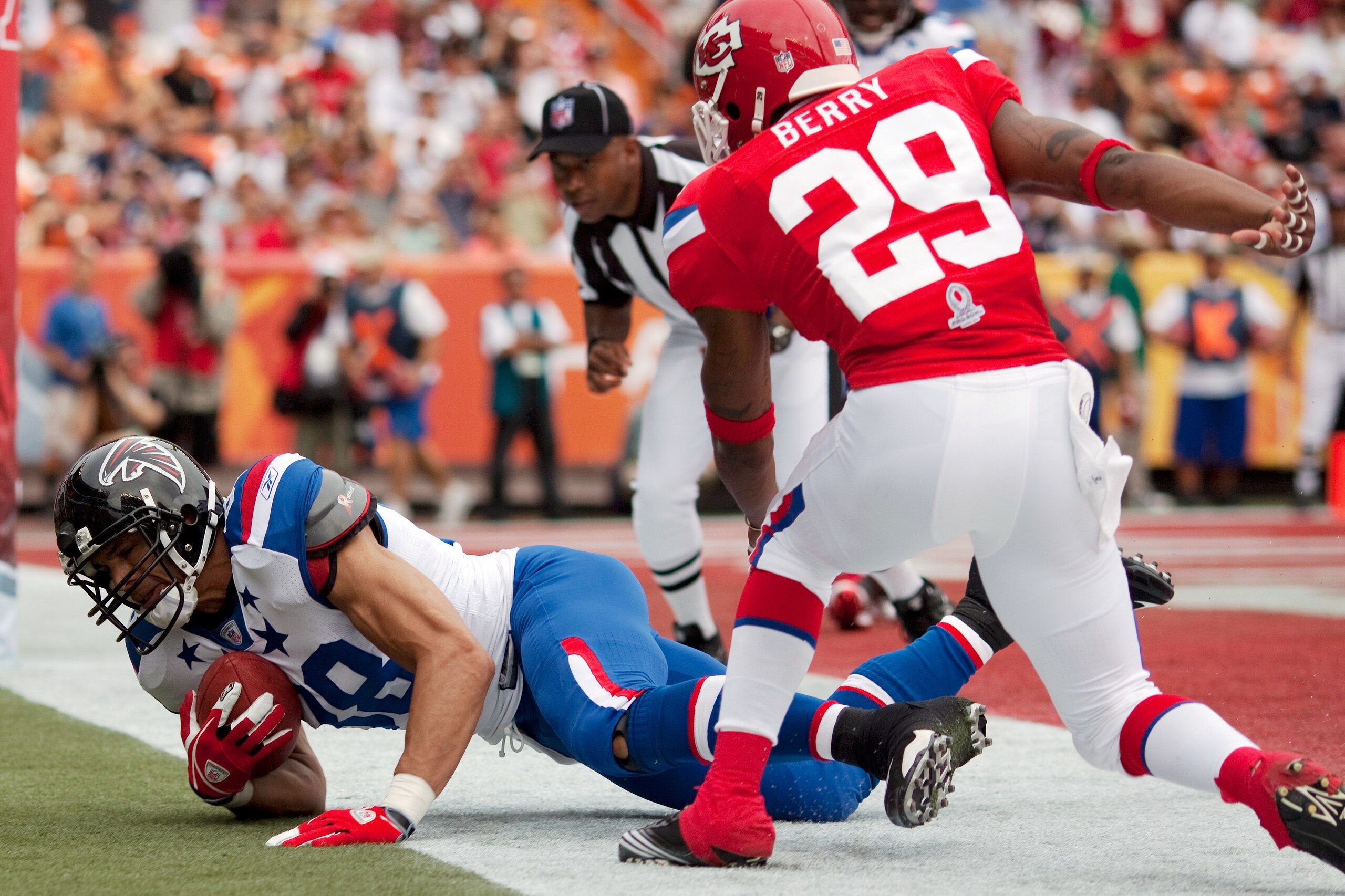 HONOLULU - JANUARY 30:  Tony Gonzales #88 of the Atlanta Falcons dives in the end zone after scoring a touchdown against the American Football Conference (AFC) during the 2011 NFL Pro Bowl at Aloha Stadium on January 30, 2011 in Honolulu, Hawaii.  (Photo