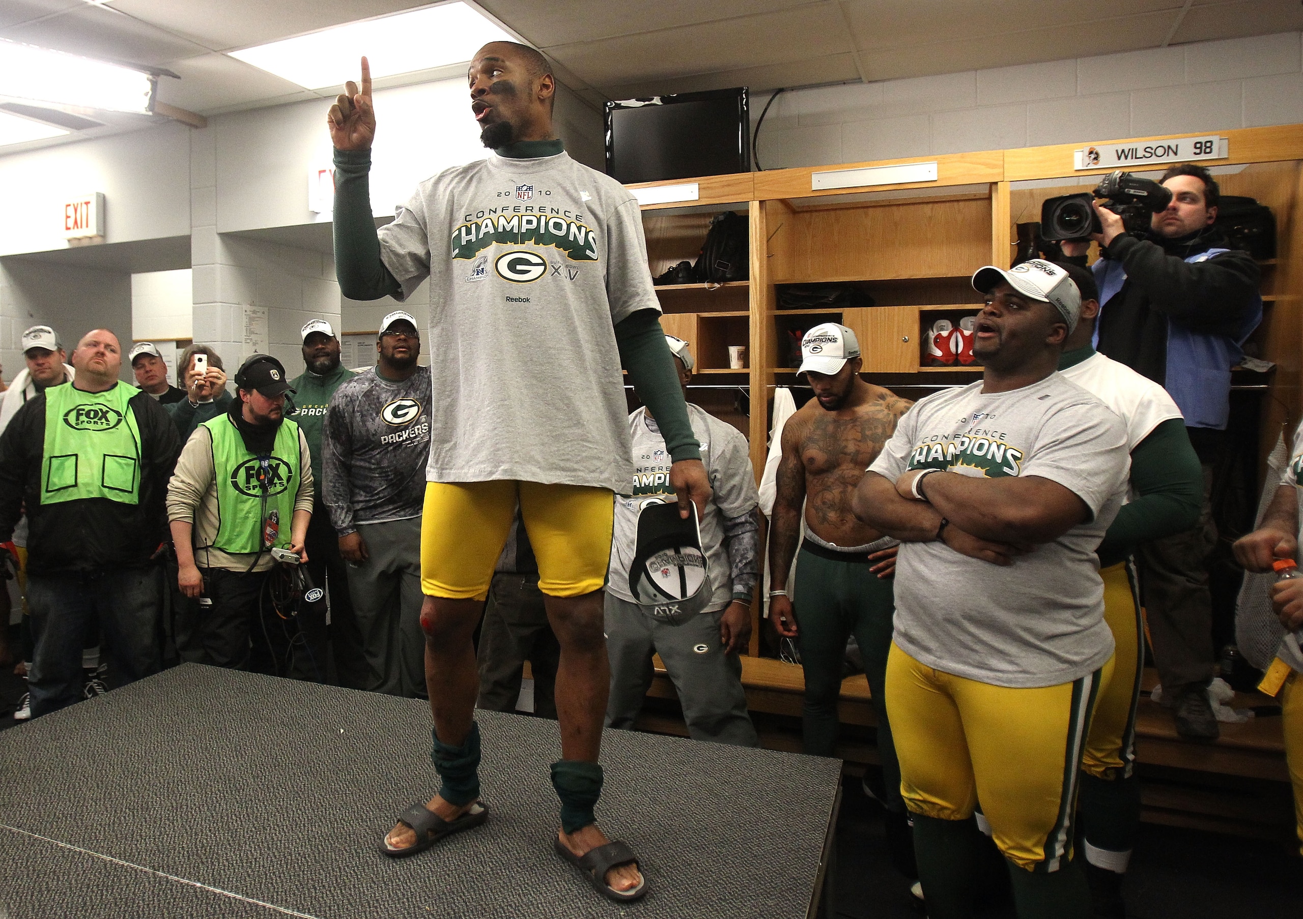 CHICAGO, IL - JANUARY 23:  Charles Woodson #21 of the Green Bay Packers talks to his team after the Packers 21-14 victory against the Chicago Bears in the NFC Championship Game at Soldier Field on January 23, 2011 in Chicago, Illinois.  (Photo by Jonathan