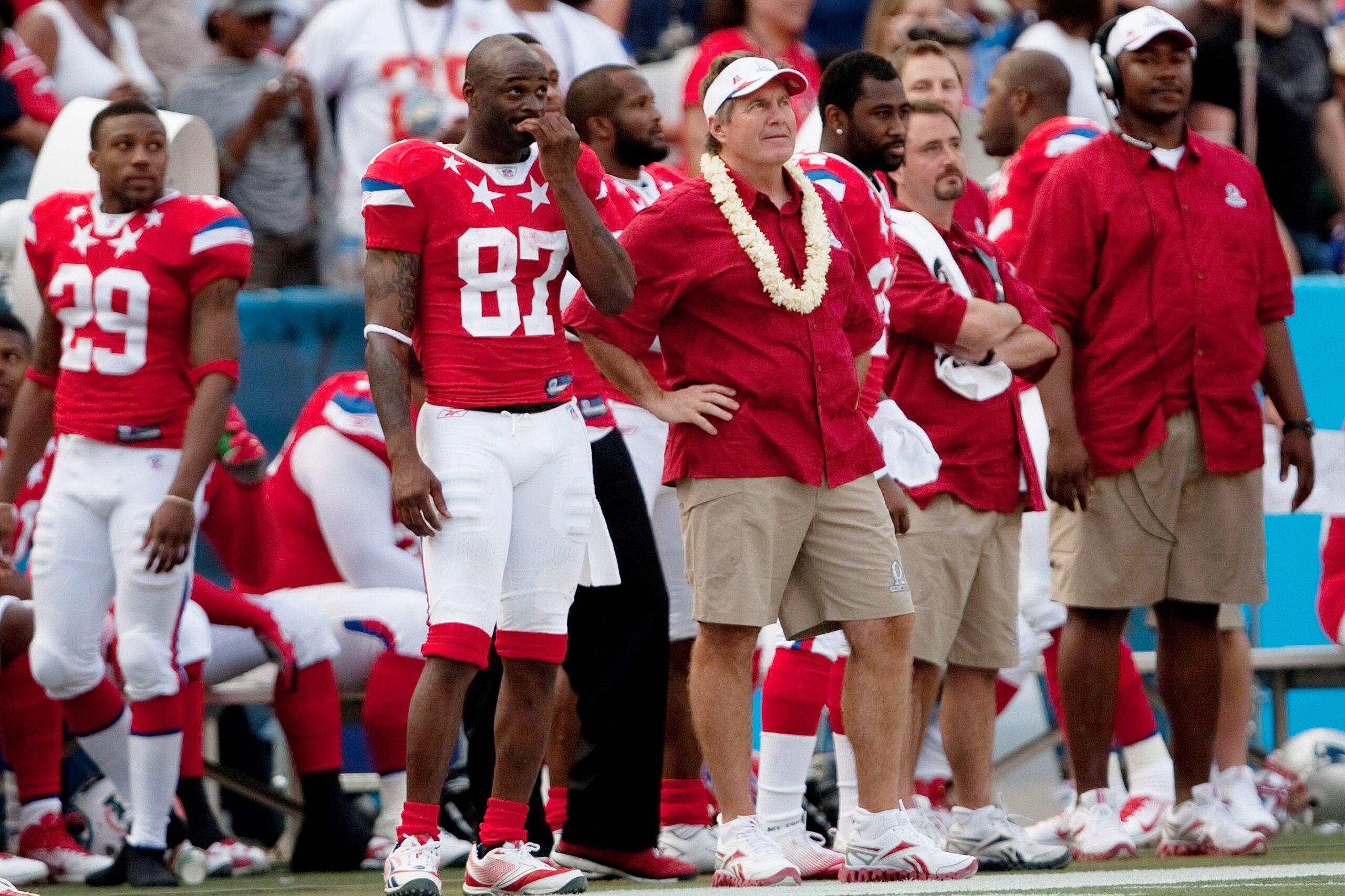 HONOLULU - JANUARY 30: Bill Belichick Head Coach of the American Football Conference team on the sidelines during the 2011 NFL Pro Bowl against the National Football Conference (NFC) at Aloha Stadium on January 30, 2011 in Honolulu, Hawaii. (Photo by Ke HONOLULU - JANUARY 30: Bill Belichick Head Coach of the American Football Conference team on the sidelines during the 2011 NFL Pro Bowl against the National Football Conference (NFC) at Aloha Stadium on January 30, 2011 in Honolulu, Hawaii. (Photo by Ke