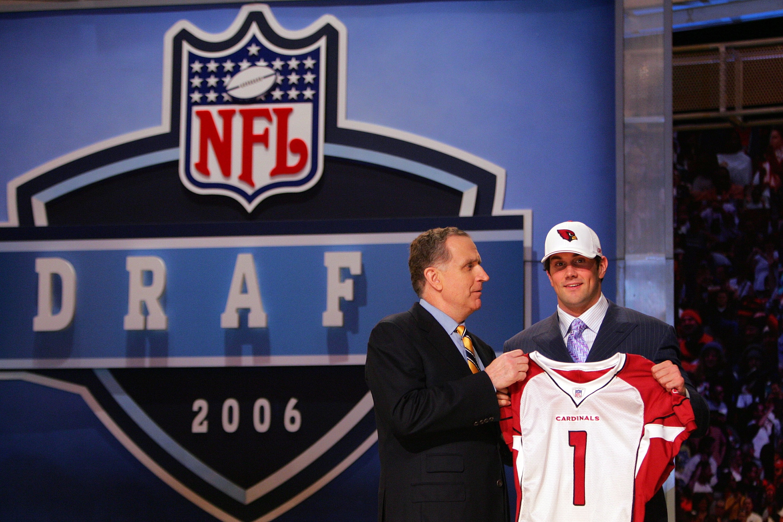 NEW YORK - APRIL 29:  Former USC quarterback Matt Leinart (R) poses with Paul Tagliabue the NFL Commissioner after Leinart was drafted 10th overall by the Arizona Cardinals at the 2006 NFL Draft on April 29, 2006 at Radio City in New York City.  (Photo by