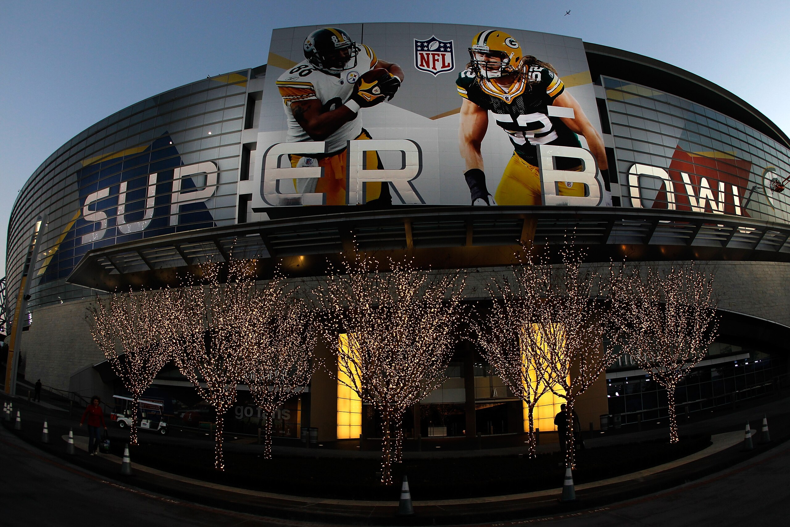 ARLINGTON, TX - JANUARY 30:  The outside of Cowboys Stadium on January 30, 2011 in Arlington, Texas. Cowboys Stadium will host Super Bowl XLV on February 6, 2011 between the Pittsburgh Steelers and the Green Bay Packers in Arlington, Texas.  (Photo by Tom