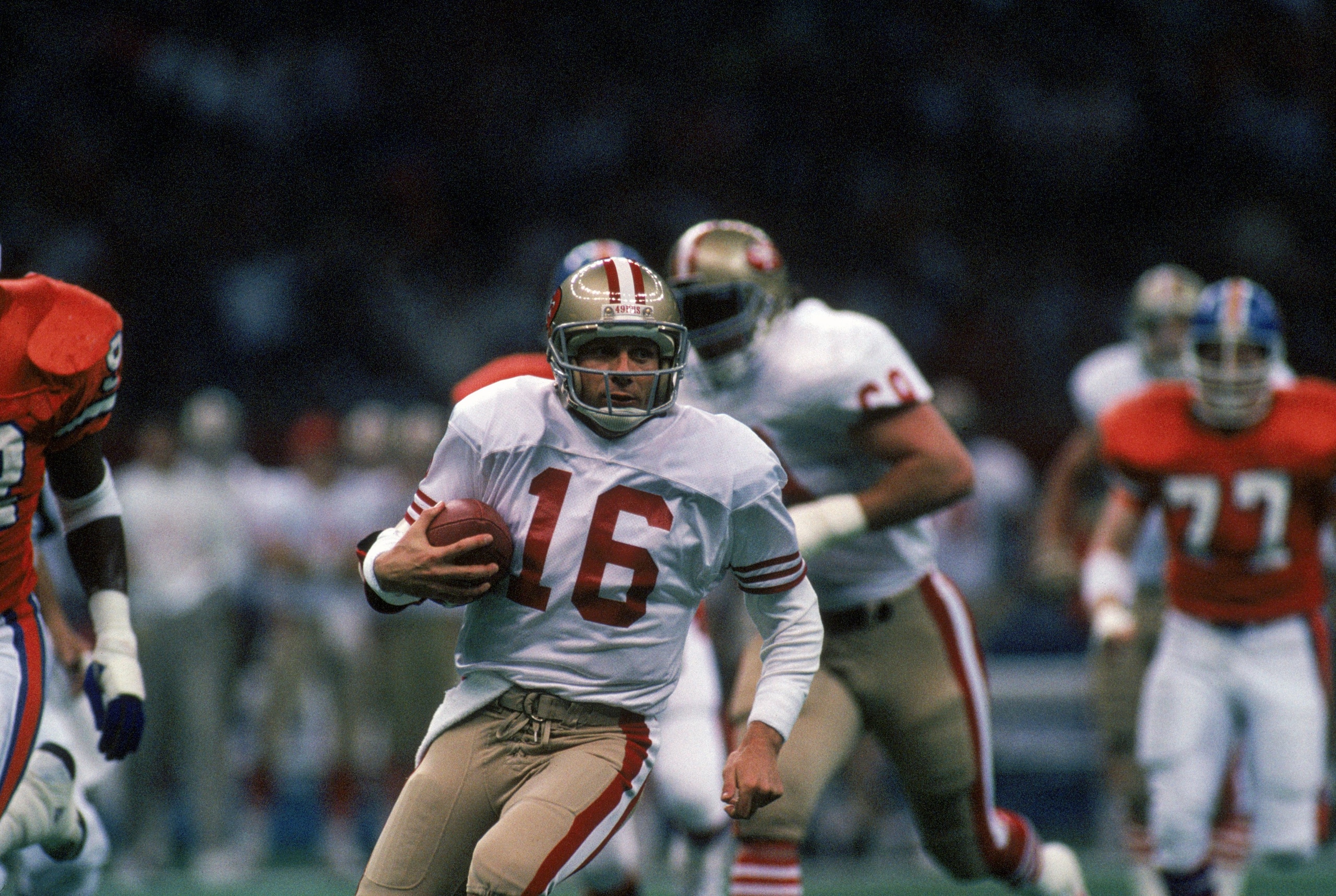 NEW ORLEANS - JANUARY 28: Quarterback Joe Montana #16 of the San Francisco 49ers runs with the ball in Super Bowl XXIV against the Denver Broncos at Louisiana Superdome on January 28, 1990 in New Orleans, Louisiana. The 49ers won 55-10. (Photo by Georg NEW ORLEANS - JANUARY 28: Quarterback Joe Montana #16 of the San Francisco 49ers runs with the ball in Super Bowl XXIV against the Denver Broncos at Louisiana Superdome on January 28, 1990 in New Orleans, Louisiana. The 49ers won 55-10. (Photo by Georg