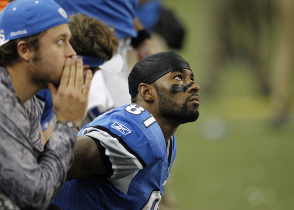 DETROIT - DECEMBER 05: Calvin Johnson #81 and Matthew Stafford #9 of the Detroit Lions watch the clock run down during the game against the Chicago Bears at Ford Field on December 5, 2010 in Detroit, Michigan. The Bears defeated the Lions 24-20. (Photo b