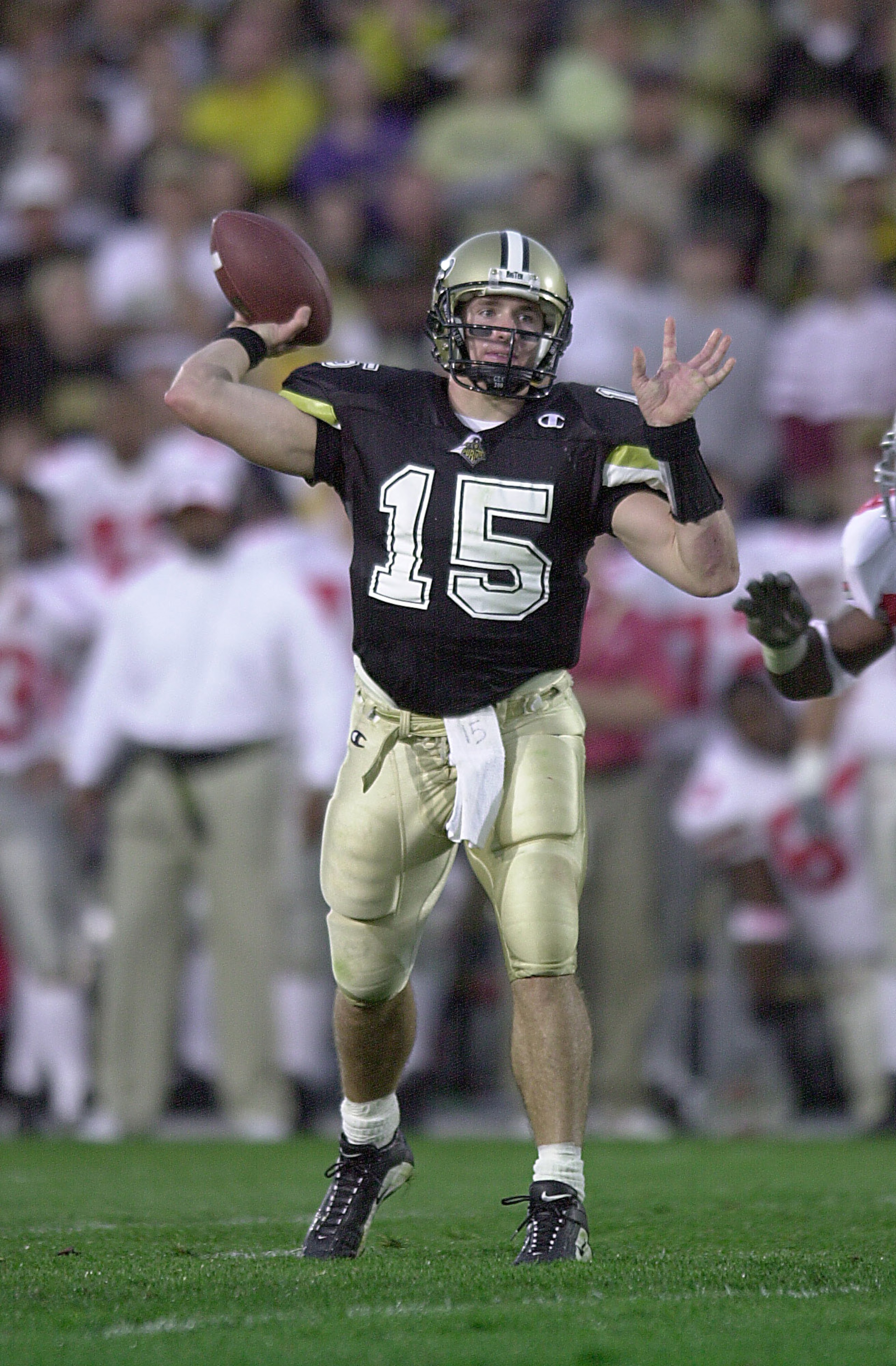 28 Oct 2000:  Purdue quarterback Drew Brees #15 looks to pass against Ohio State at Ross-Ade Stadium in Lafayette, Indiana. Purdue beat Ohio State 31-27. DIGITAL IMAGE. Mandatory Credit: Elsa/ALLSPORT