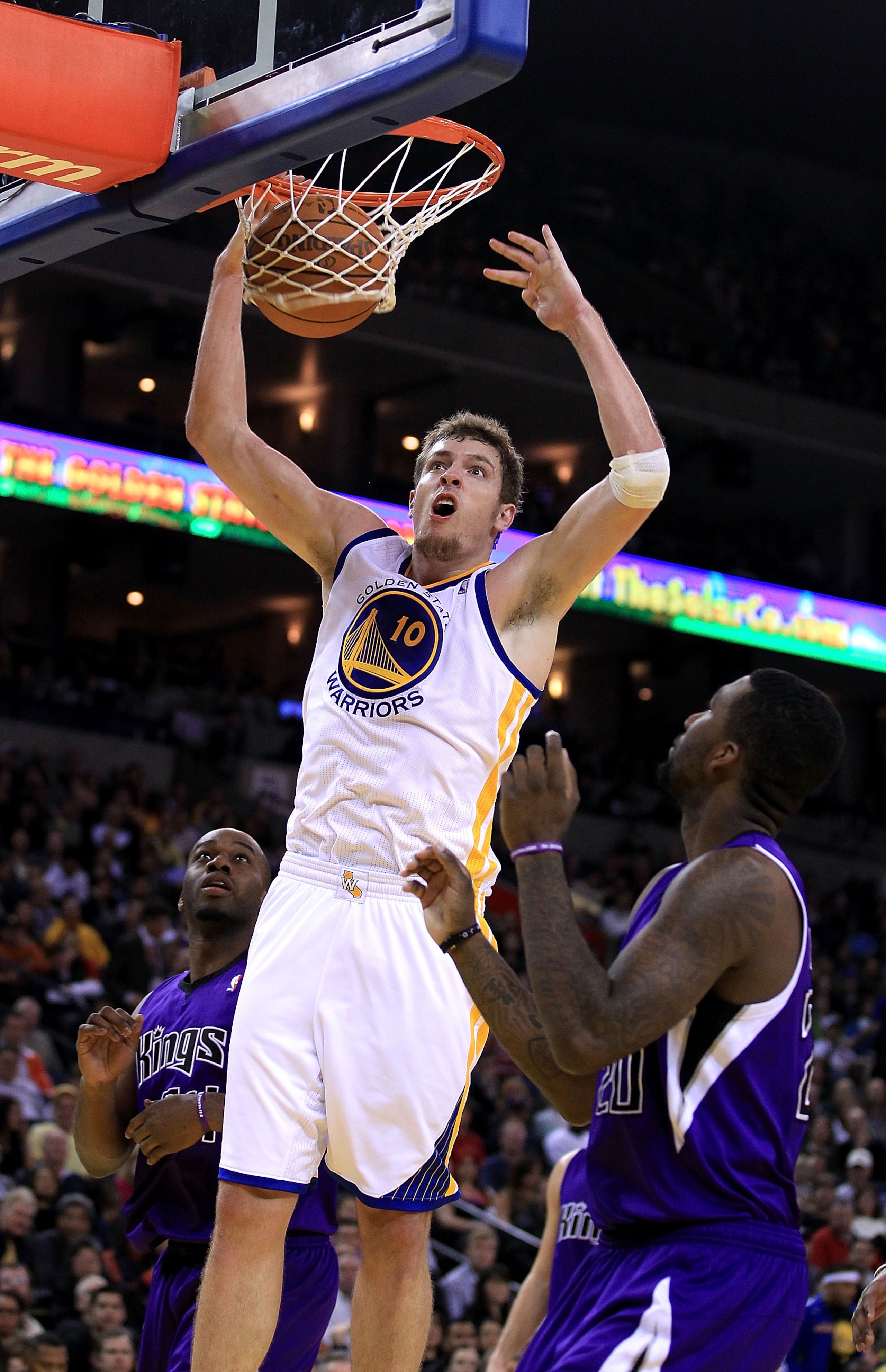 OAKLAND, CA - JANUARY 21:  David Lee #10 of the Golden State Warriors dunks the ball during their game against the Sacramento Kings at Oracle Arena on January 21, 2011 in Oakland, California. NOTE TO USER: User expressly acknowledges and agrees that, by d