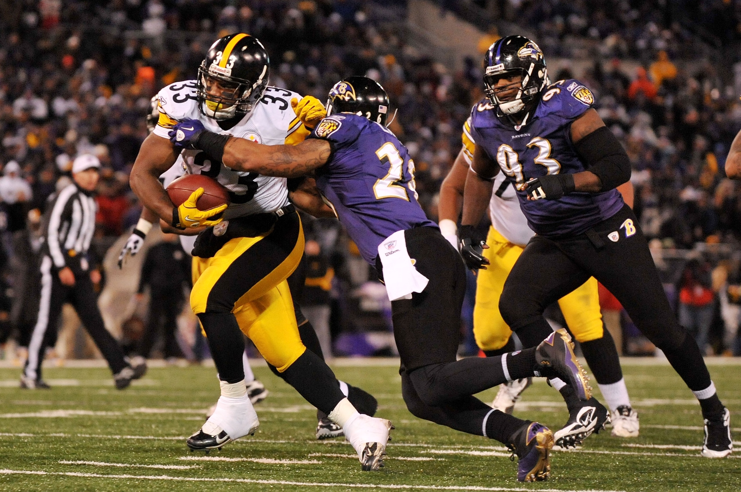 BALTIMORE, MD - DECEMBER 05:  Running back Isaac Redman #33 of the Pittsburgh Steelers runs the ball in for a touchdown against safety Dawan Landry #26 of the Baltimore Ravens during the fourth quarter of the game at M&T Bank Stadium on December 5, 2010 i