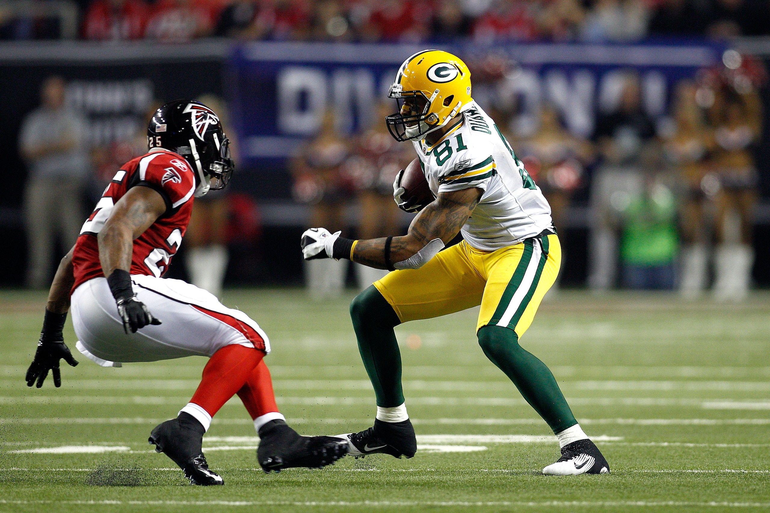 ATLANTA, GA - JANUARY 15: Andrew Quarless #81 of the Green Bay Packers runs with the ball against the Atlanta Falcons during their 2011 NFC divisional playoff game at Georgia Dome on January 15, 2011 in Atlanta, Georgia. The Packers won 48-21. (Photo by ATLANTA, GA - JANUARY 15: Andrew Quarless #81 of the Green Bay Packers runs with the ball against the Atlanta Falcons during their 2011 NFC divisional playoff game at Georgia Dome on January 15, 2011 in Atlanta, Georgia. The Packers won 48-21. (Photo by