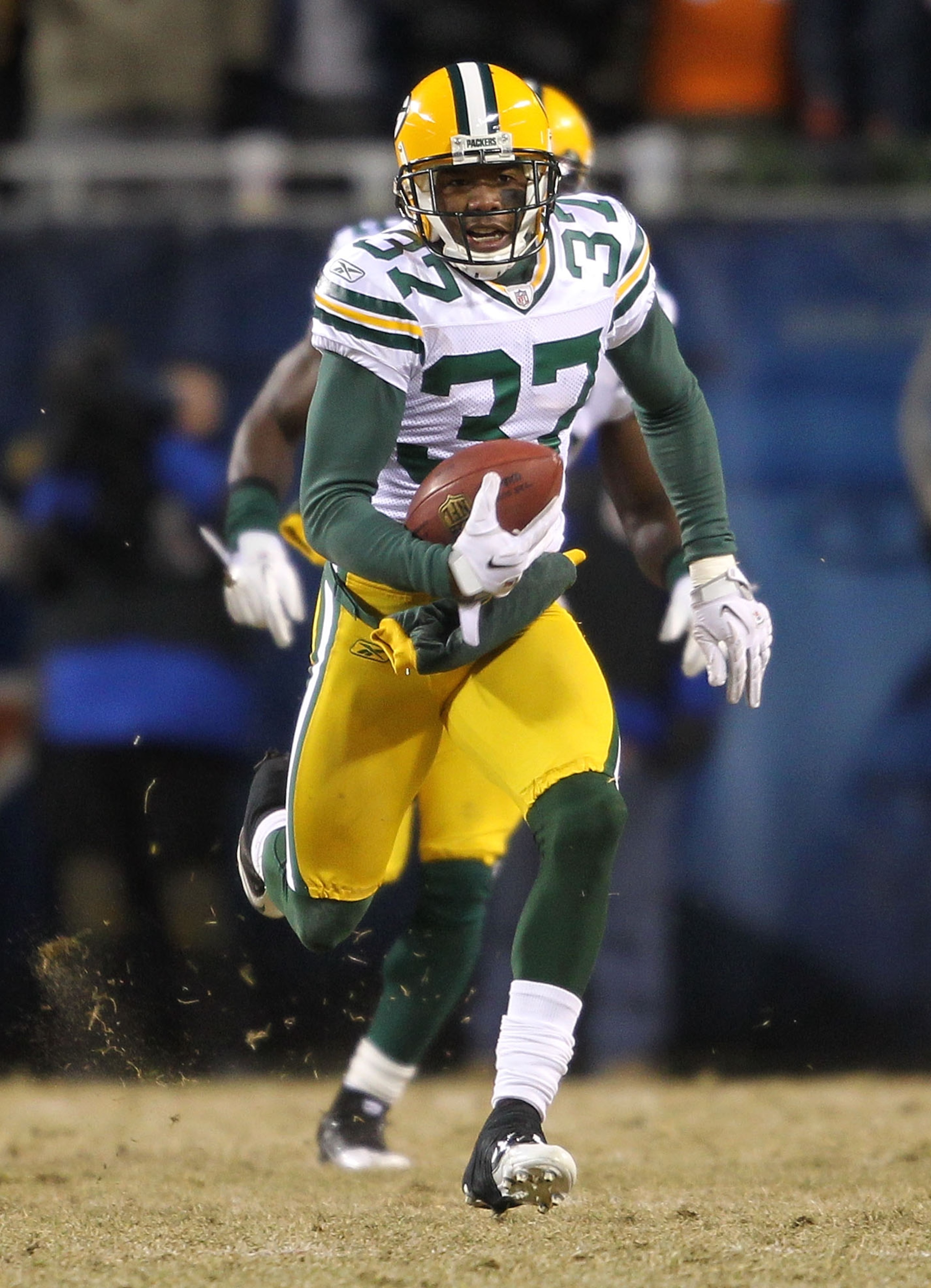 CHICAGO, IL - JANUARY 23: Sam Shields #37 of the Green Bay Packers intercepts the game's final pass and runs for 32-yards to seal the 21-14 victory for the Packers against the Chicago Bears in the NFC Championship Game at Soldier Field on January 23, 201 CHICAGO, IL - JANUARY 23: Sam Shields #37 of the Green Bay Packers intercepts the game's final pass and runs for 32-yards to seal the 21-14 victory for the Packers against the Chicago Bears in the NFC Championship Game at Soldier Field on January 23, 201