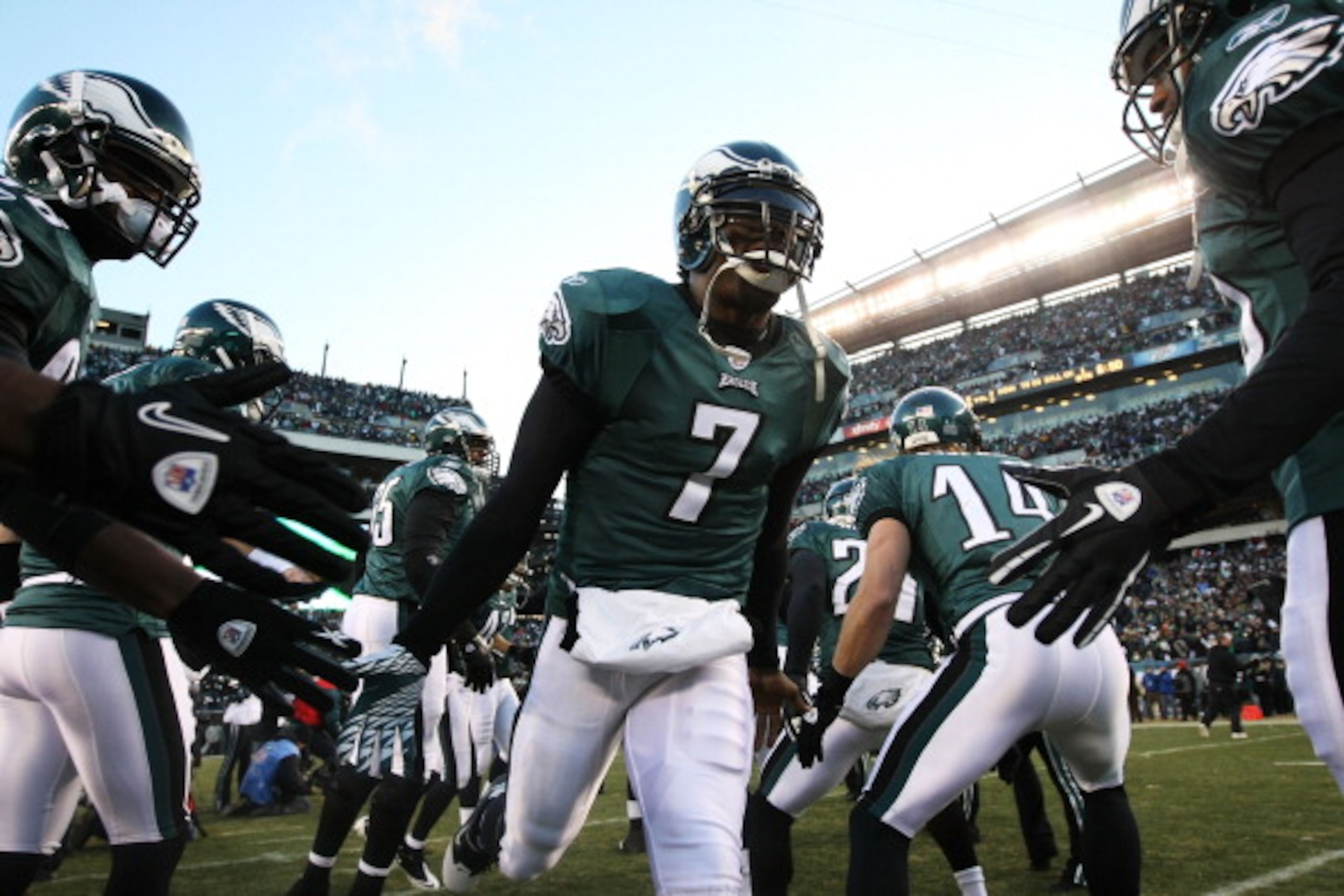 PHILADELPHIA, PA - JANUARY 09:  Michael Vick #7 of the Philadelphia Eagles takes the field before playing against the Green Bay Packers in the 2011 NFC wild card playoff game at Lincoln Financial Field on January 9, 2011 in Philadelphia, Pennsylvania.  (P