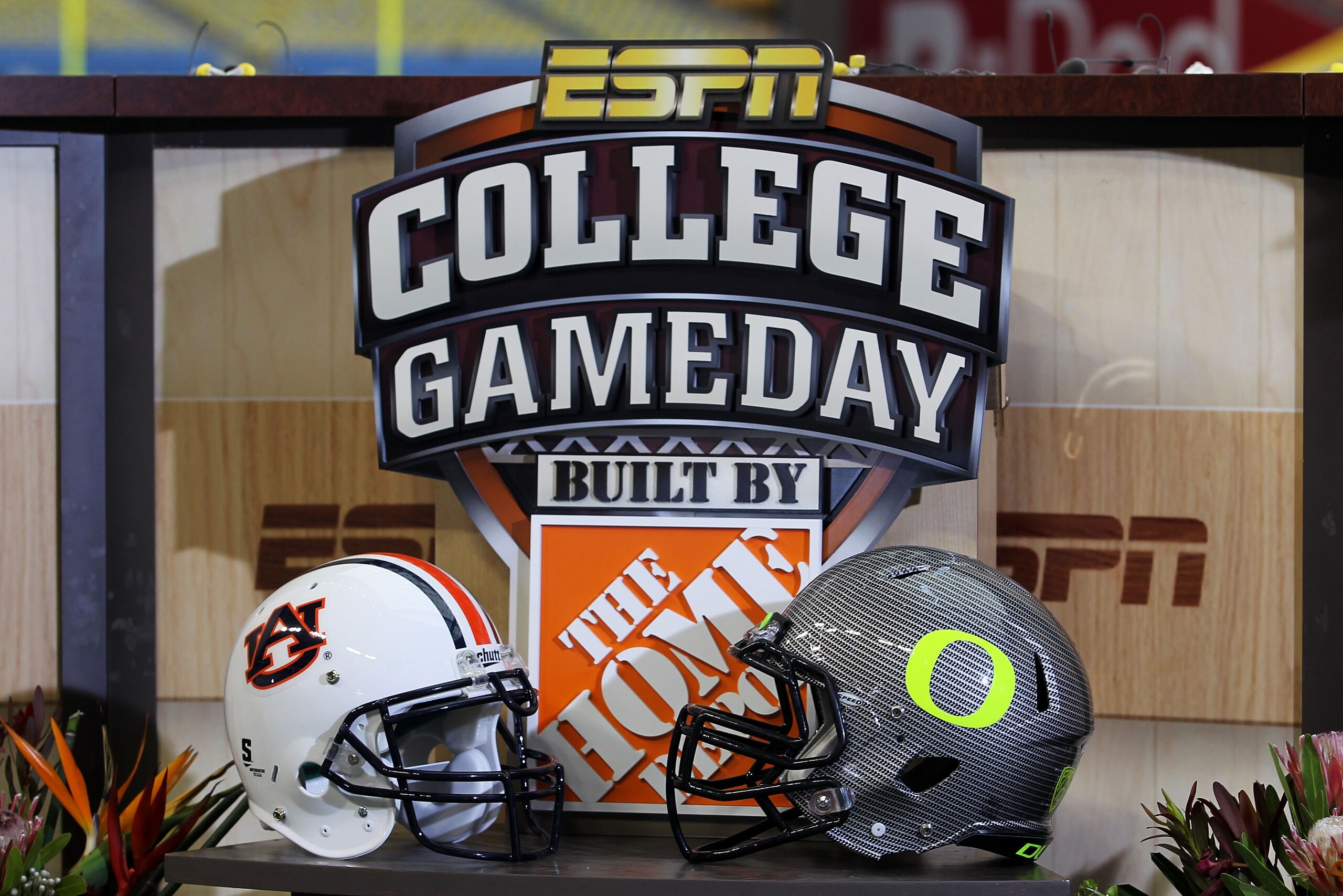 GLENDALE, AZ - JANUARY 10:  The game day helmets of the Auburn Tigers and the Oregon Ducks are displayed at the Tostitos BCS National Championship Game at University of Phoenix Stadium on January 10, 2011 in Glendale, Arizona.  (Photo by Ronald Martinez/G