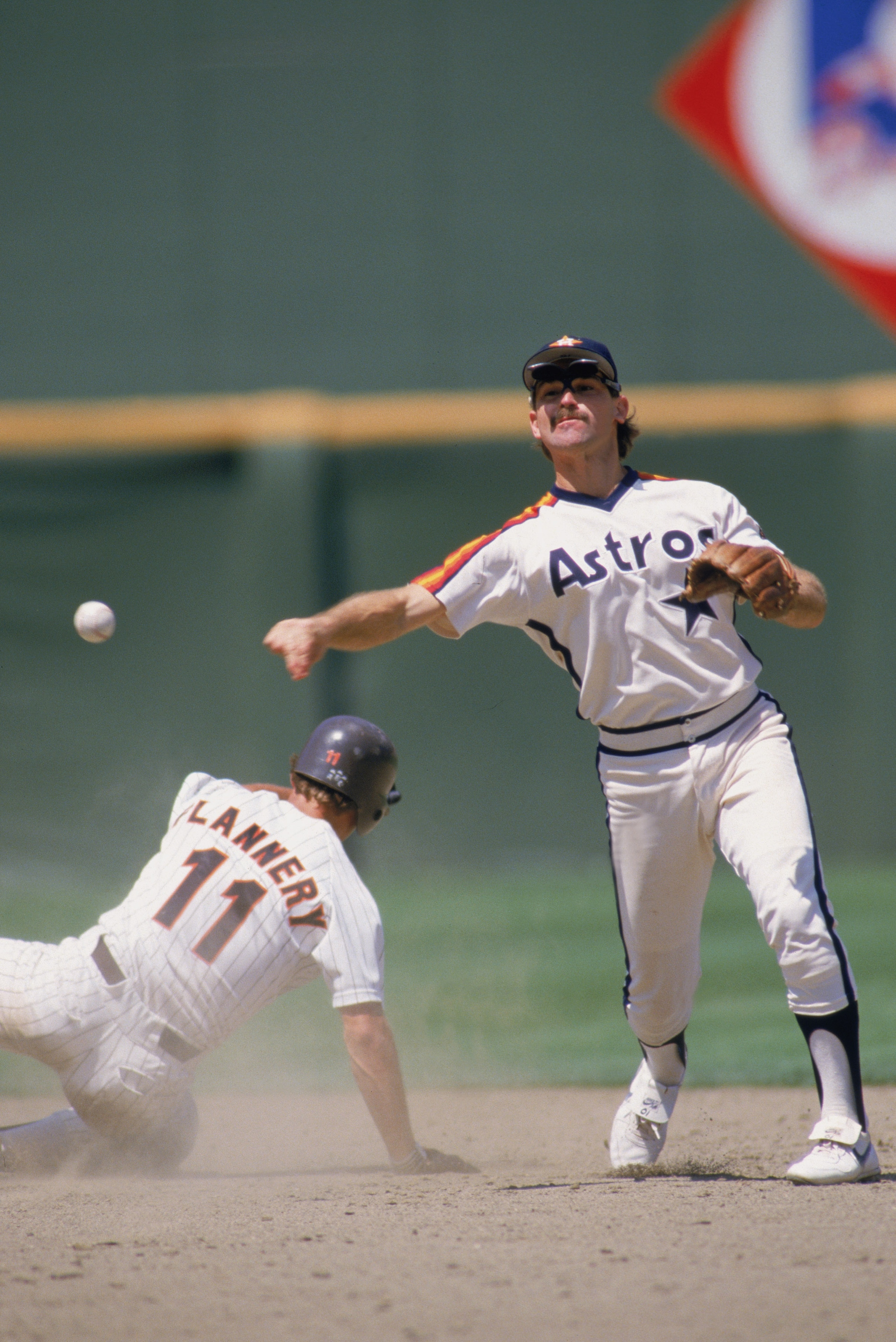 1987:  Dickie Thon of the Houston Astros throws the ball during an MLB (Major League Baseball) game in 1987.   (Photo by Rick Stewart /Getty Images)