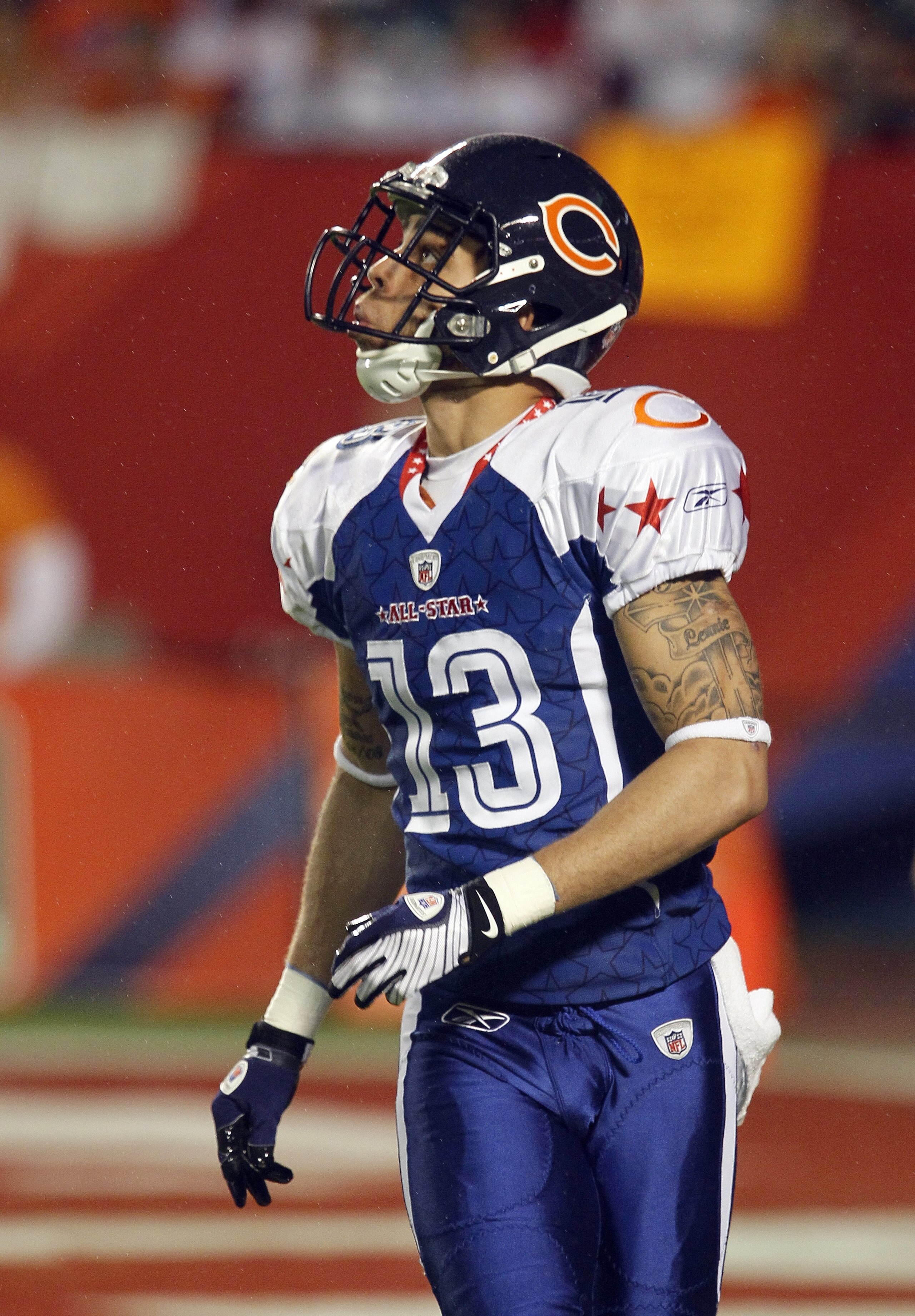 MIAMI GARDENS, FL - JANUARY 31:  Johnny Knox #13 of the NFC's Chicago Bears waits to return a kick  during the 2010 AFC-NFC Pro Bowl game at Sun Life Stadium on January 31, 2010 in Miami Gardens, Florida. The AFC defeated the NFC 41-34. (Photo by Scott Ha