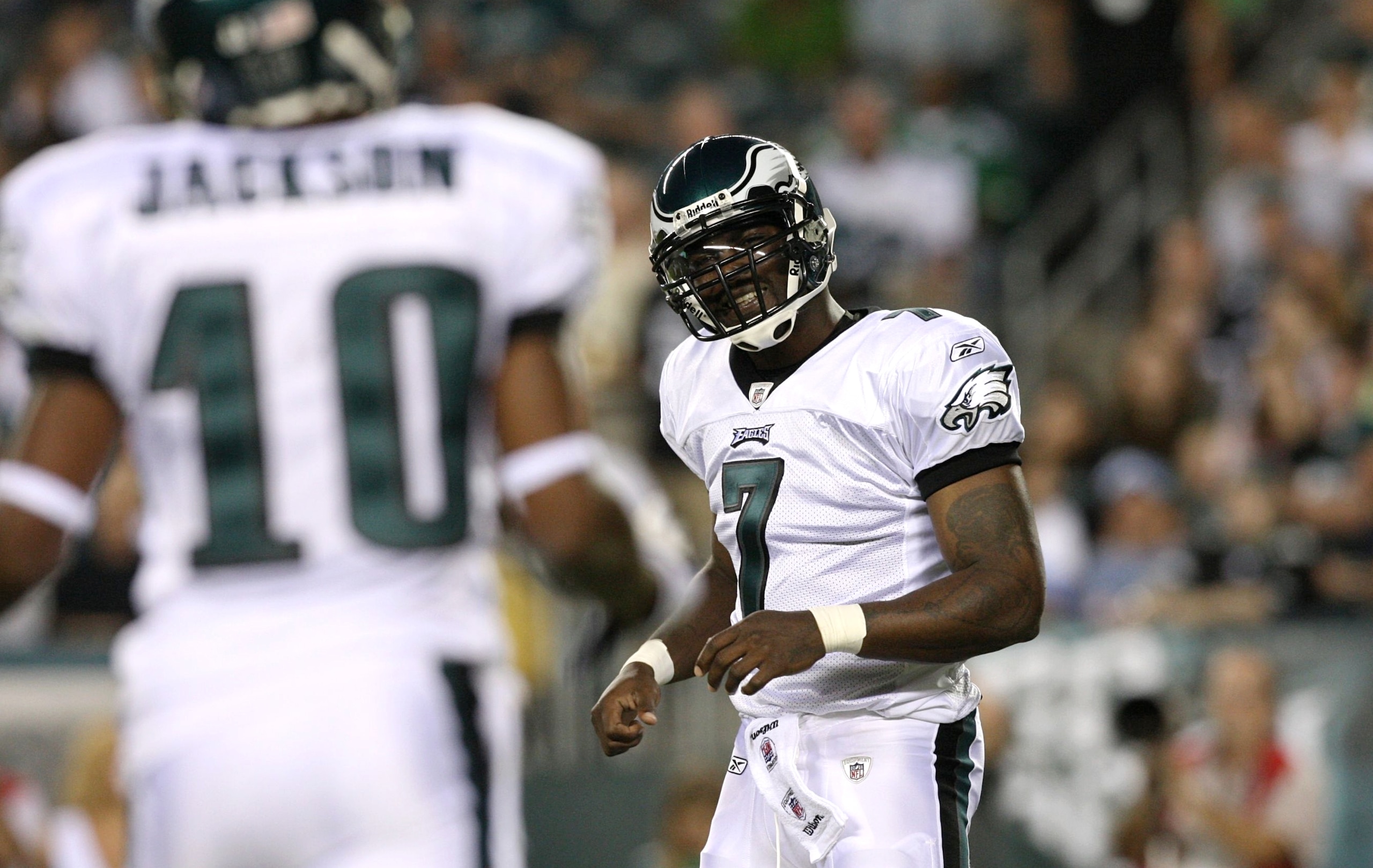 PHILADELPHIA, PA - AUGUST 27:  Michael Vick #7 looks at teammate DeSean Jackson #10 of the Philadelphia Eagles during the preseason game at Lincoln Financial Field on August 27, 2009 in Philadelphia, Pennsylvania.  (Photo by Jim McIsaac/Getty Images)