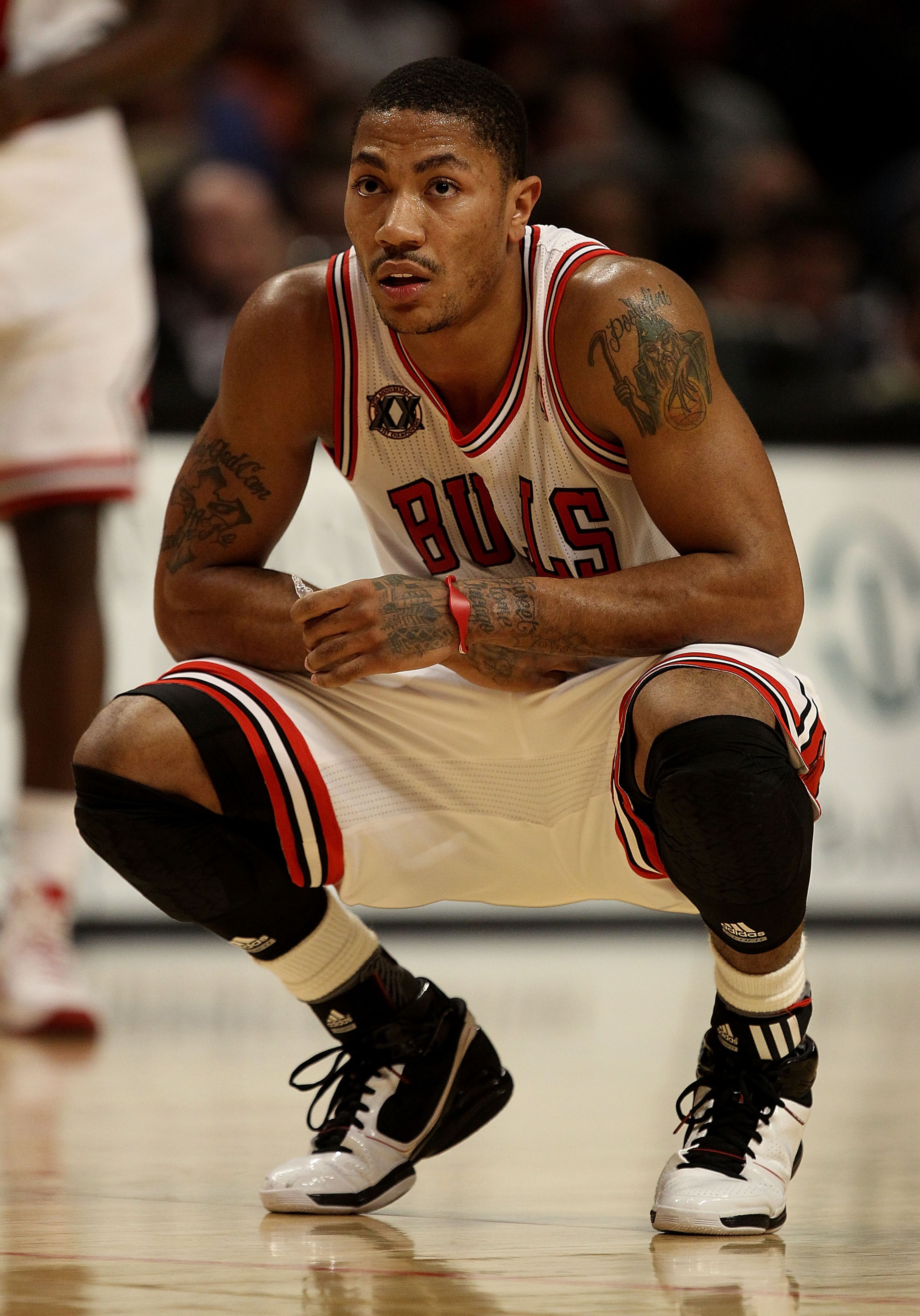CHICAGO, IL - JANUARY 28: Derrick Rose #1 of the Chicago Bulls, playing in pain from an ulcer, holds his stomach as a teammate shoots a free-throw against the Orlando Magic at the United Center on January 28, 2011 in Chicago, Illinois. The Bulls defeated CHICAGO, IL - JANUARY 28: Derrick Rose #1 of the Chicago Bulls, playing in pain from an ulcer, holds his stomach as a teammate shoots a free-throw against the Orlando Magic at the United Center on January 28, 2011 in Chicago, Illinois. The Bulls defeated
