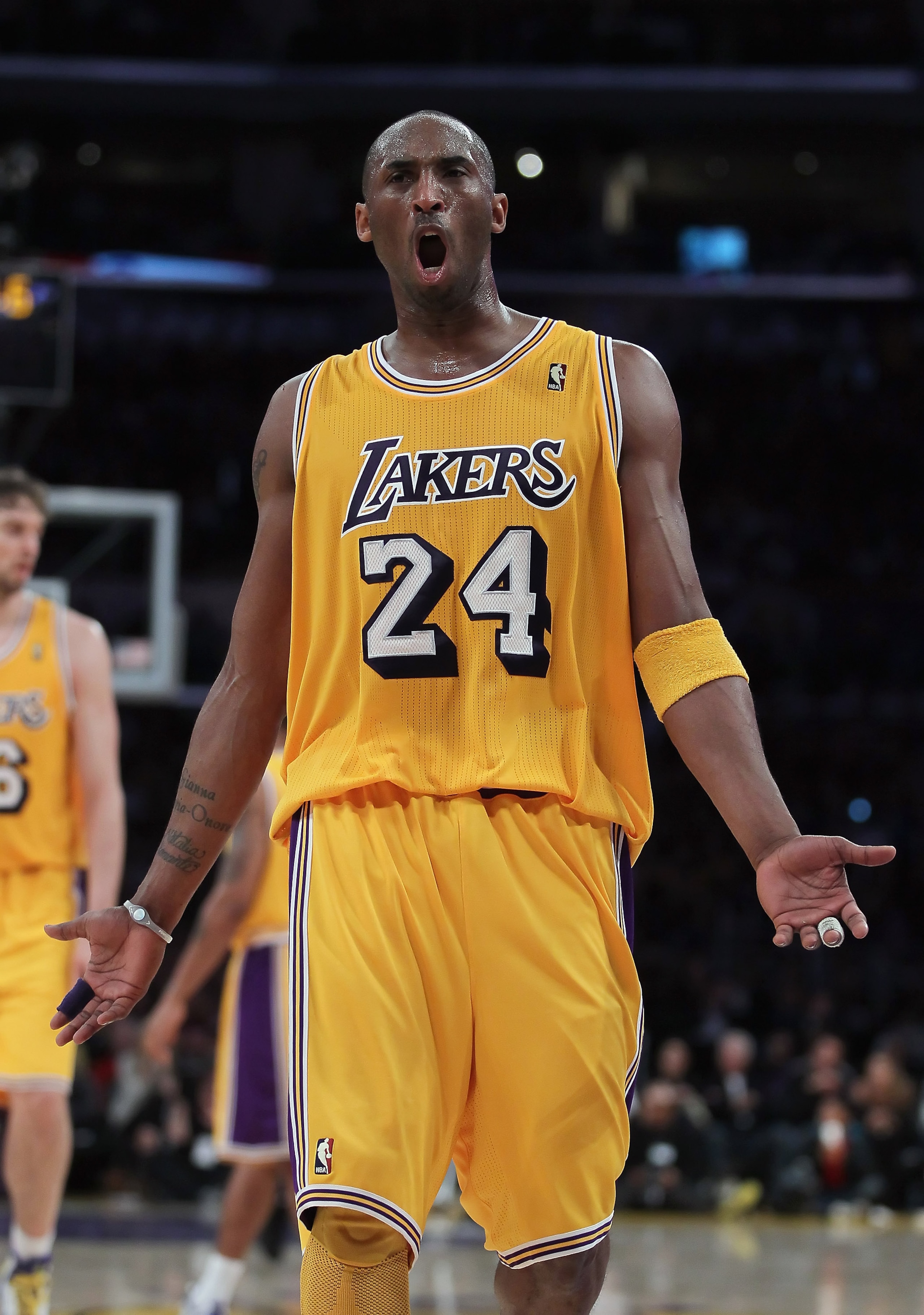 LOS ANGELES, CA - JANUARY 30:  Kobe Bryant #24  of the Los Angeles Lakers argues a call against the Boston Celtics in the second half at Staples Center on January 30, 2011 in Los Angeles, California. The Celtics defeated the Lakers 109-96.  (Photo by Jeff