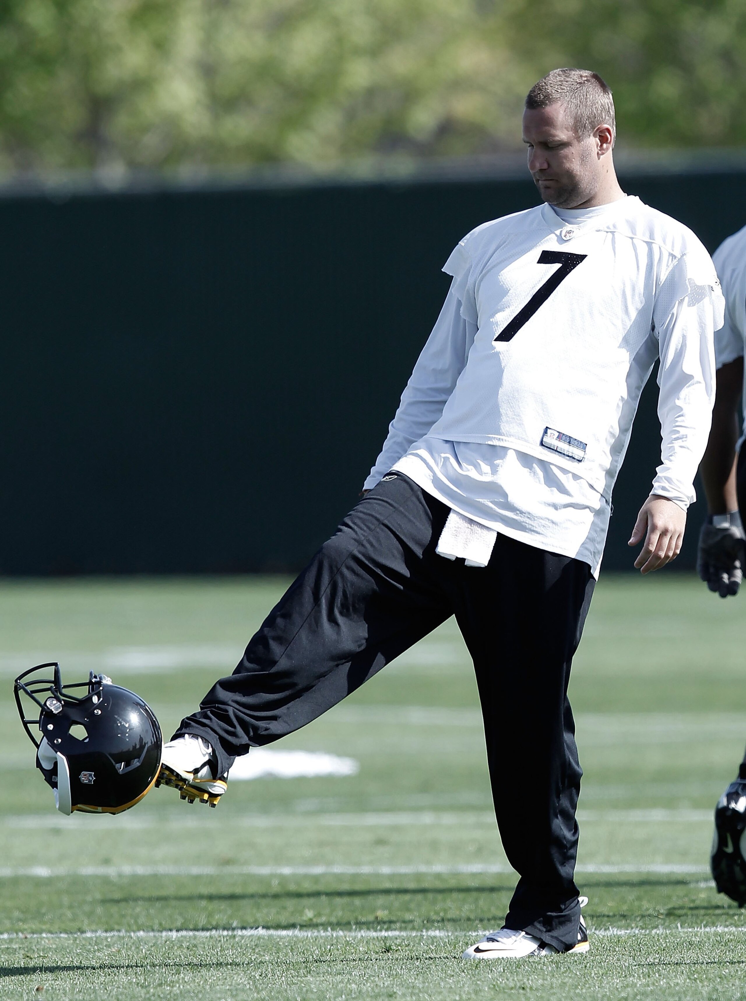 PITTSBURGH - APRIL 19:  Ben Roethlisberger #7 of the Pittsburgh Steelers kicks a helmet as he practices on April 19, 2010 at the Pittsburgh Steelers South Side training facility in Pittsburgh, Pennsylvania.  (Photo by Jared Wickerham/Getty Images)