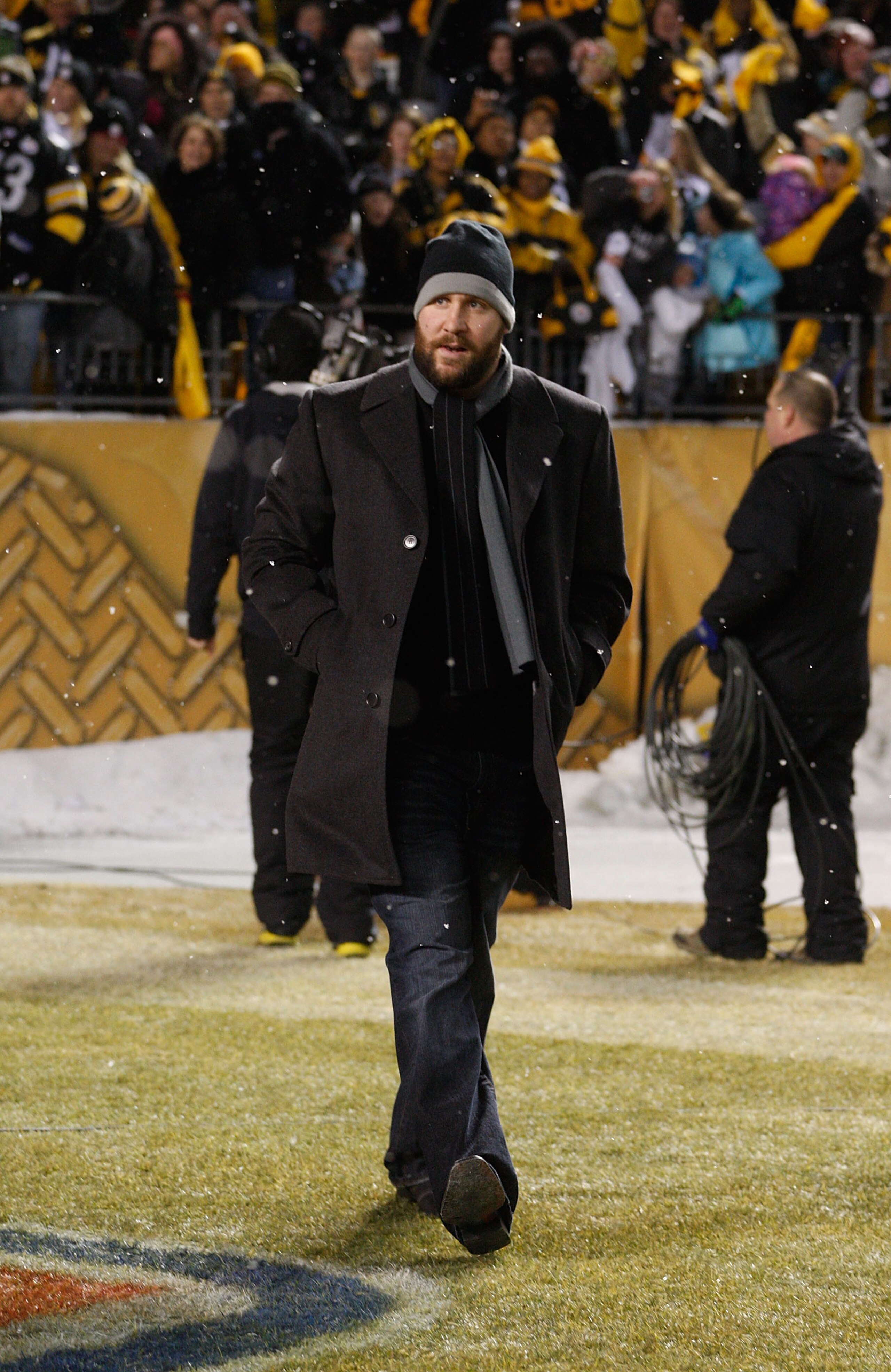 PITTSBURGH - JANUARY 28:  Ben Roethlisberger #7 of the Pittsburgh Steelers walks to the stage during the Super Bowl XLV Pep Rally on January 28, 2011 at Heinz Field in Pittsburgh, Pennsylvania.  (Photo by Jared Wickerham/Getty Images)