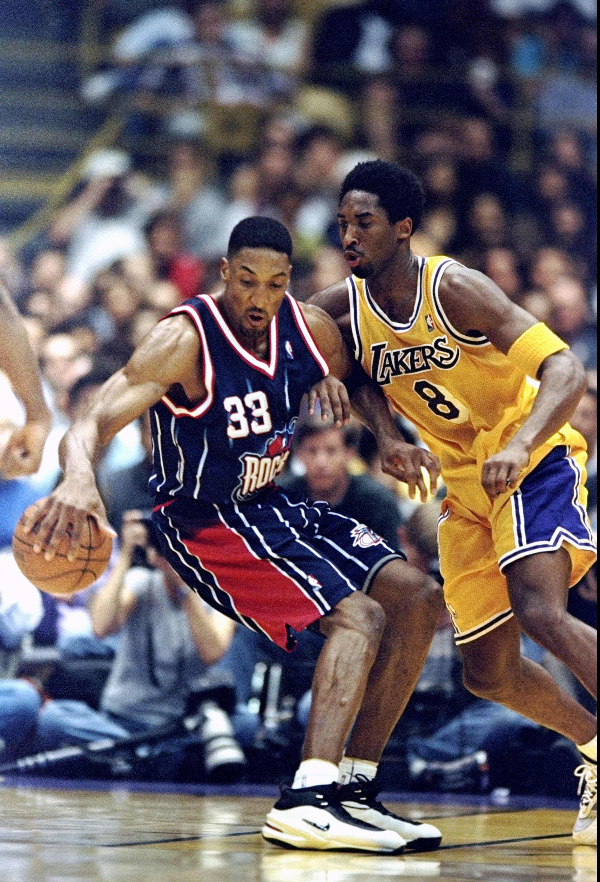 28 Feb 1999:  Scottie Pippen #33 of the Houston Rockets dribbles the ball as he is guarded by Kobe Bryant #8 of the Los Angeles Lakers at the Great Western Forum in Inglewood, California. The Lakers defeated the Rockets 106-90.    Mandatory Credit: Elsa H