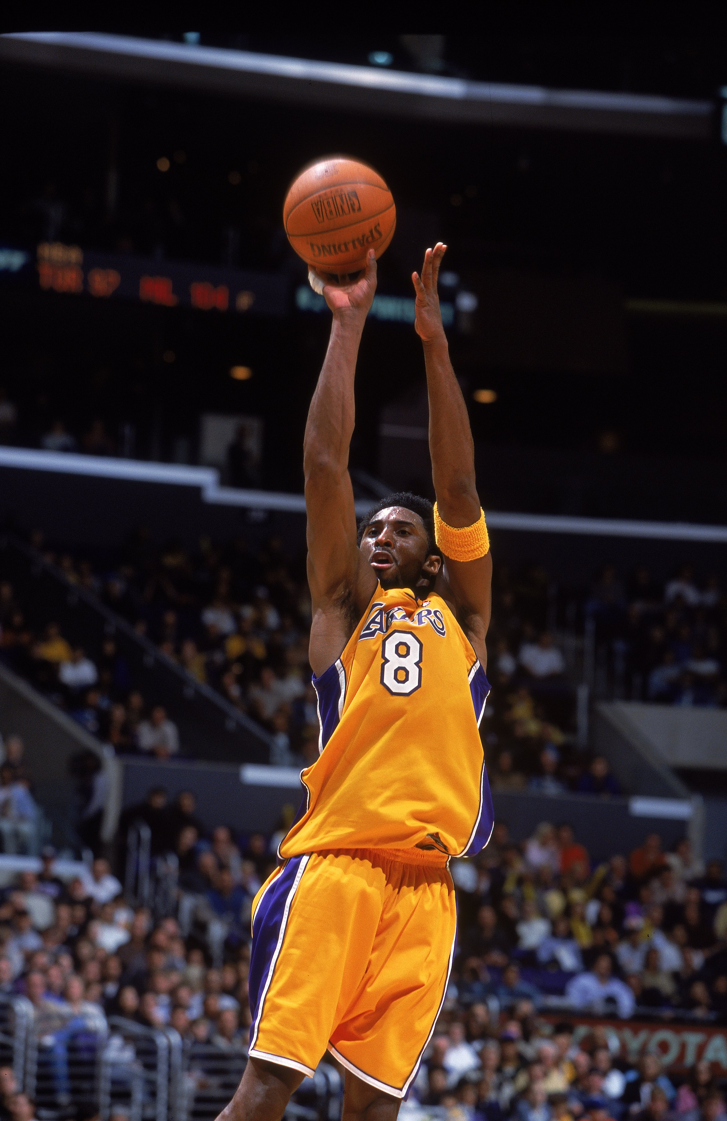 15 Dec 2000:  Kobe Bryant #8 of the Los Angeles Lakers jumps to shoot the ball during the game against the Vancouver Grizzlies at the STAPLES Center in Los Angeles, California.  The Lakers defeated the Grizzlies 98-76.    NOTE TO USER: It is expressly und