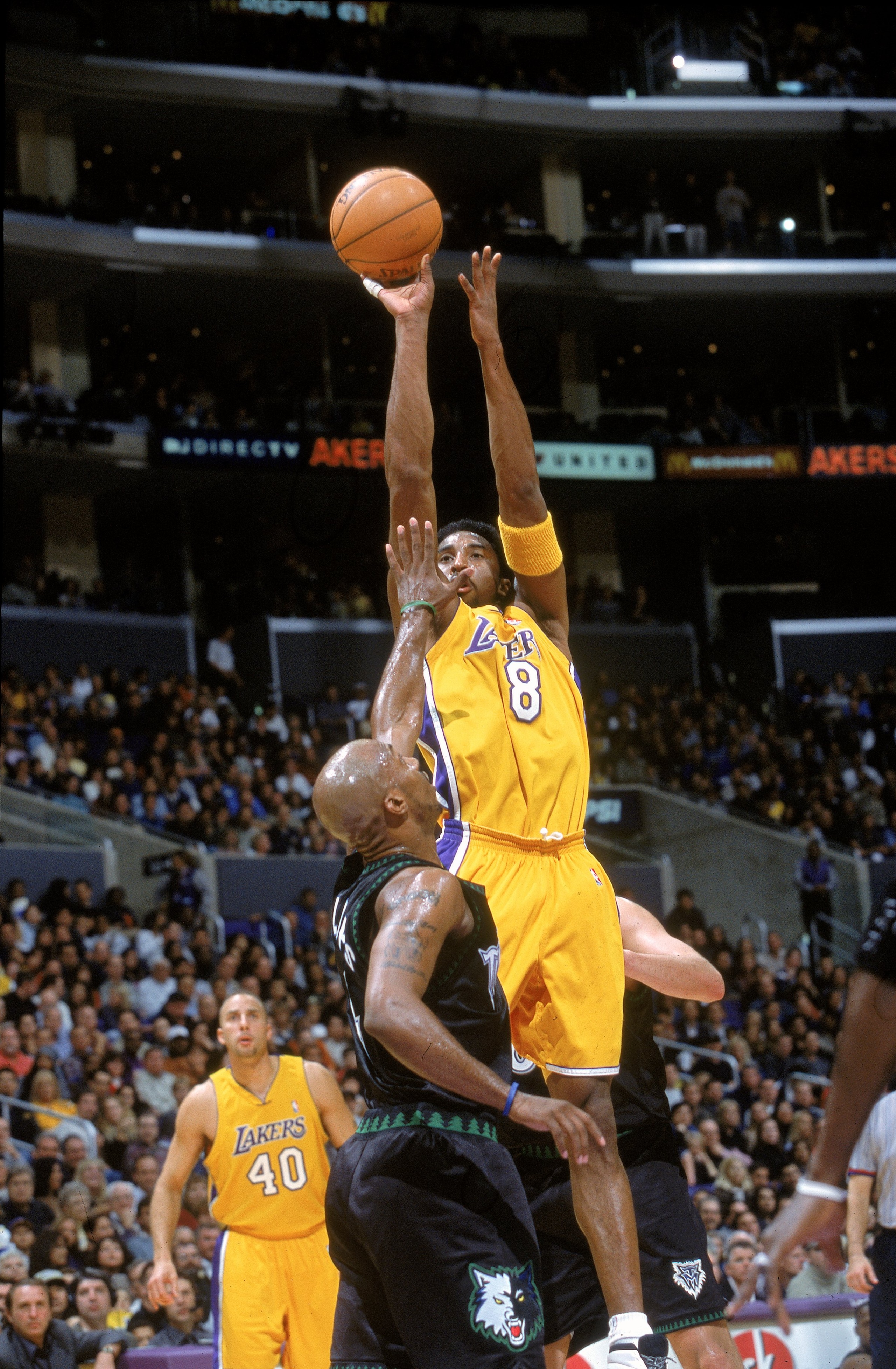 24 Nov 2000: Kobe Bryant #8 of the  Los Angeles Lakers makes a jump shot during the game against the Minnesota Timberwolves at the STAPLE Center in Los Angeles, California.  The Lakers defeated the Timberwolves 115-108..   NOTE TO USER: It is expressly un