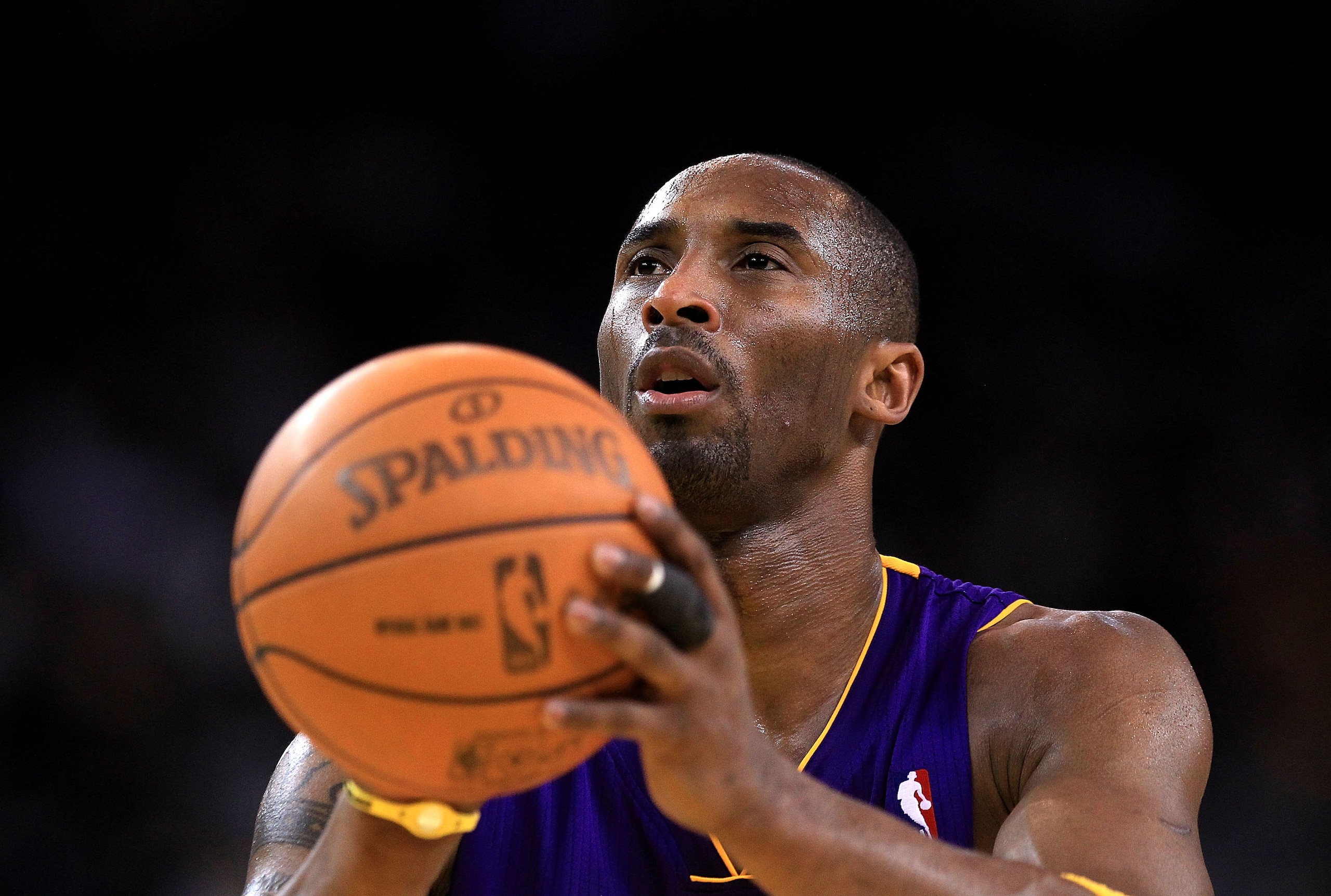 OAKLAND, CA - JANUARY 12: Kobe Bryant #24 of the Los Angeles Lakers in action during their game against the Golden State Warriors at Oracle Arena on January 12, 2011 in Oakland, California. NOTE TO USER: User expressly acknowledges and agrees that, by dow