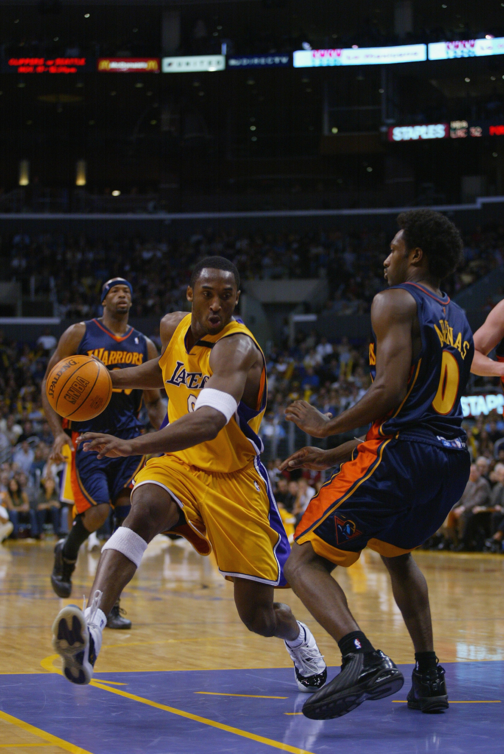 LOS ANGELES - NOVEMBER 15:  Kobe Bryant #8 of the Los Angeles Lakers drives to the basket past Gilbert Arenas #0 of the Golden State Warriors during the game at Staples Center on November 15, 2002 in Los Angeles, California.  The Lakers won 96-89 in overt
