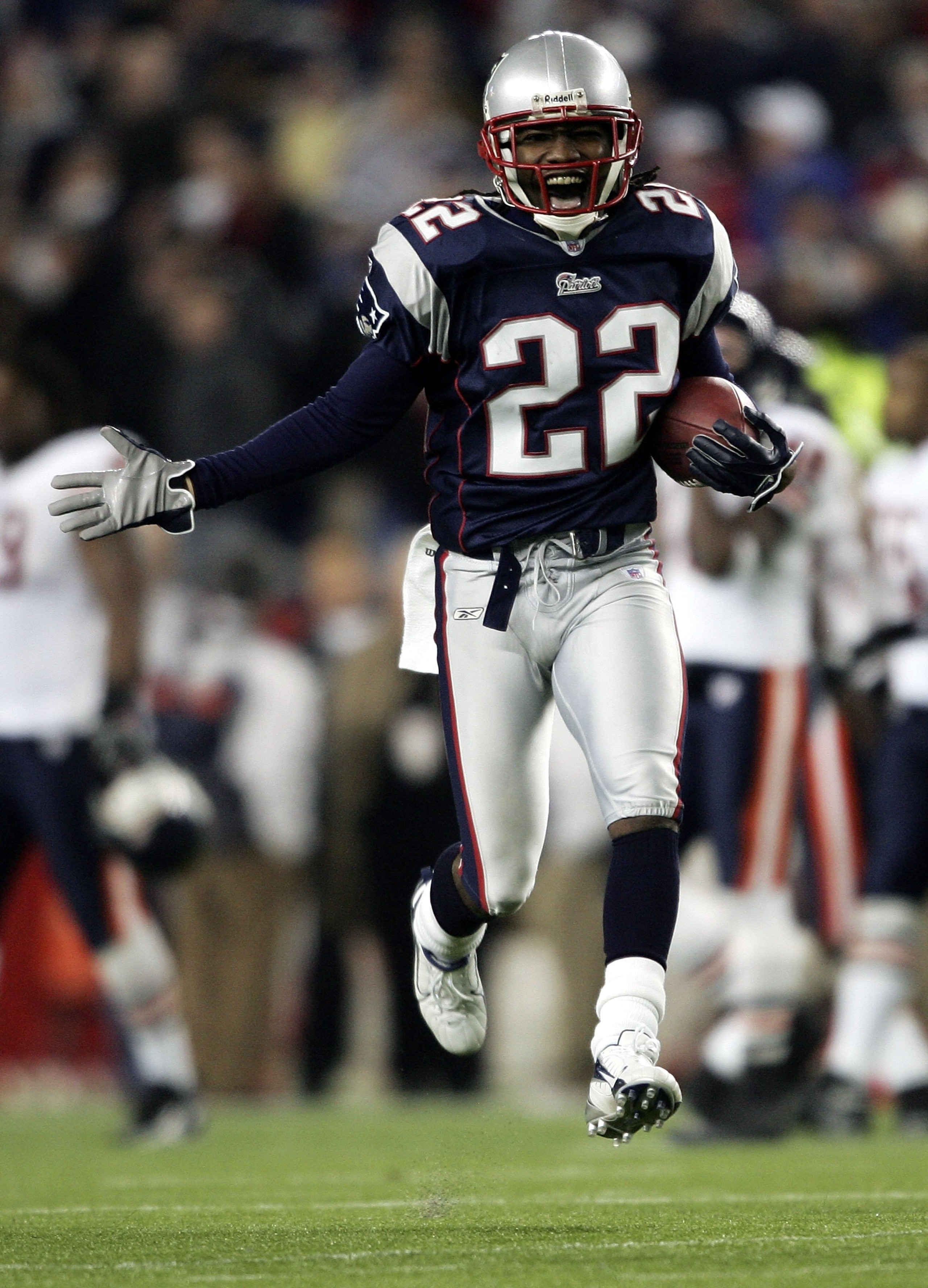 FOXBORO, MA - NOVEMBER 26:  Asante Samuel #22 of the New England Patriots celebrates his interception of a pass from Rex Grossman of the Chicago Bears in the final mintues of the game on November 26, 2006 at Gillette Stadium in Foxboro, Massachusetts. The