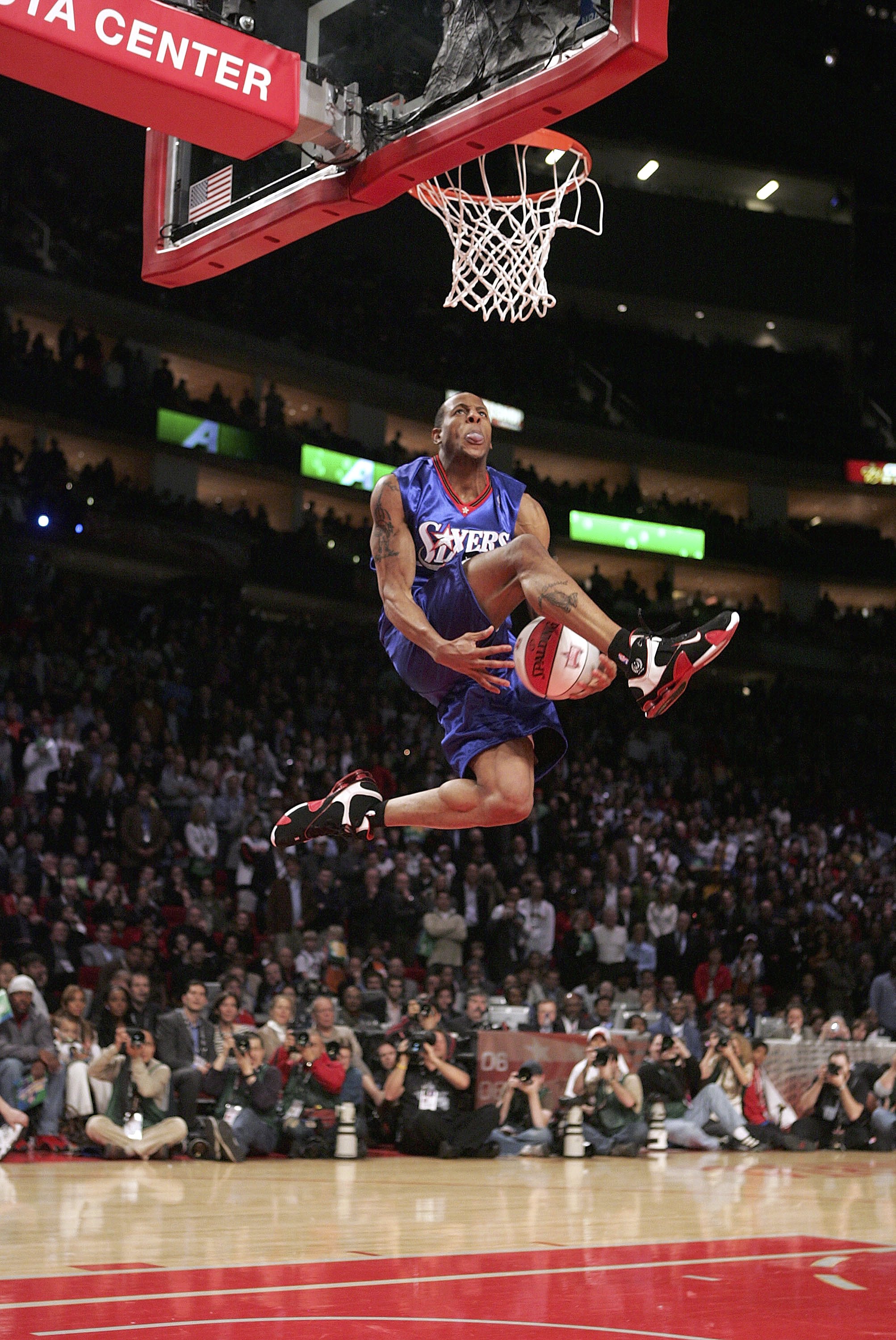 HOUSTON - FEBRUARY 18:  Andre Iguodala #9 of the Philadelphia 76ers moves the ball between his legs in the Sprite Rising Stars Slam Dunk competition during NBA All-Star Weekend at the Toyota Center on February 18, 2006 in Houston, Texas.  NOTE TO USER: Us