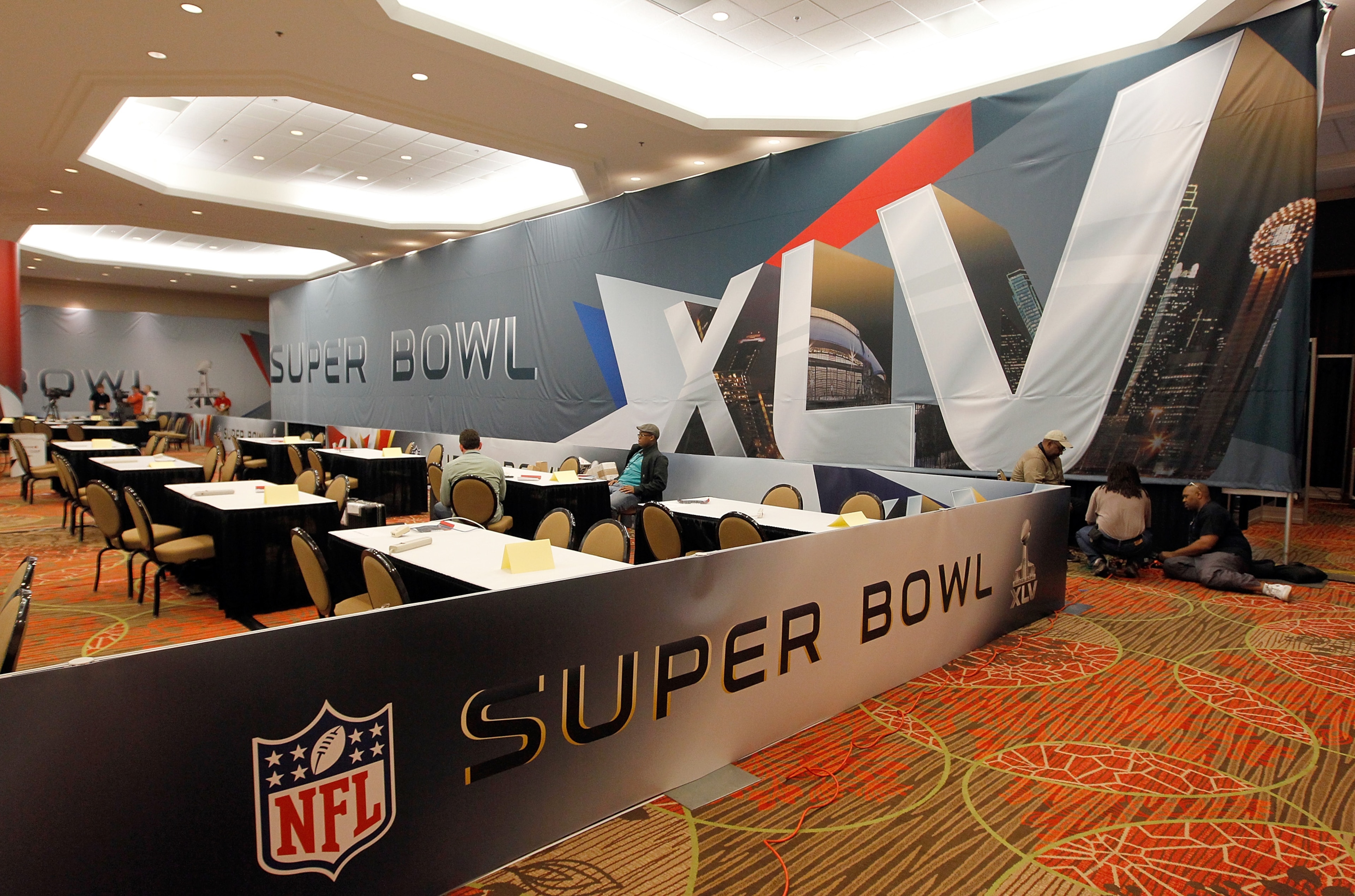 DALLAS, TX - JANUARY 30:  Members of the working media arrive for the opening day of the Motorola Super Bowl XLV Media Center on January 30, 2011 in Dallas, Texas.  Cowboys Stadium will host Super Bowl XLV on February 6, 2011 between the Pittsburgh Steele