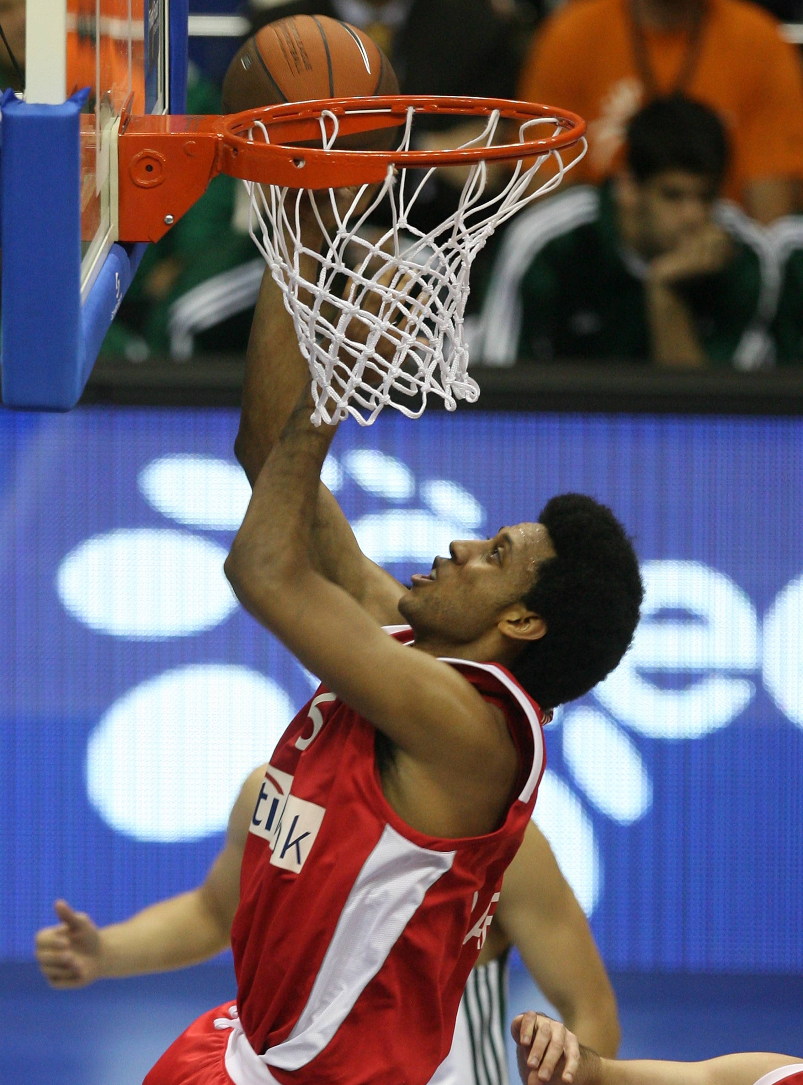 BERLIN - MAY 01:  Josh Childress of Piraeus in action during the Euroleague Basketball Final Four Semi Final game between Olympiacos Piraeus and Panathinaikos Athen at O2 World on May 1, 2009 in Berlin, Germany.  (Photo by Matthias Kern/Getty Images)